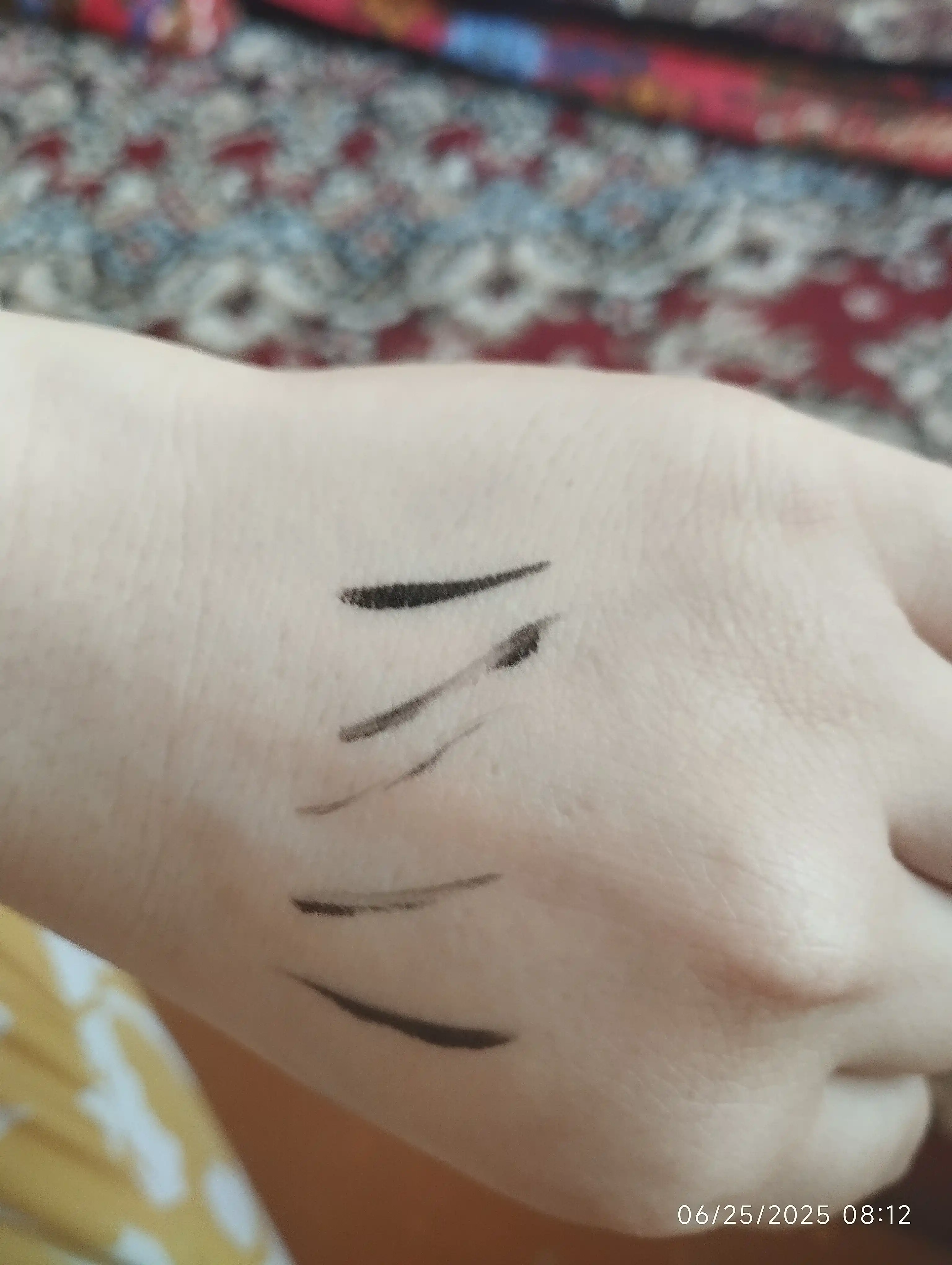Ko'z uchun podvodkasi Maybelline New York Hyper Easy, ton 801 Mat qora