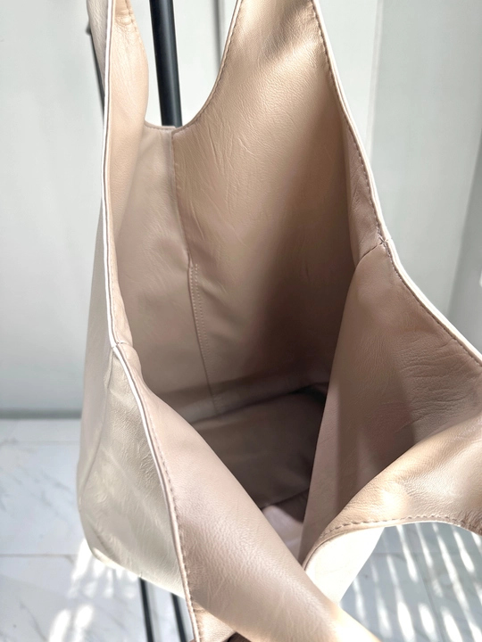 Ayollar uchun katta sun’iy charmdan tayyorlangan shopper-sumka