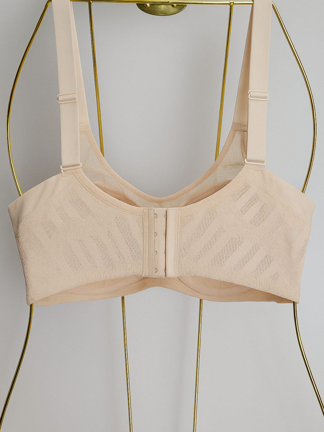 Yupqa bel bilan katta kokraklar Yupqa bel bilan katta kokraklar