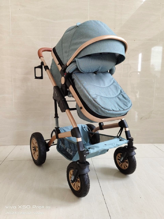 BABY MOM Детская коляска 3 в 1 с автокреслом и аксессуарами - 