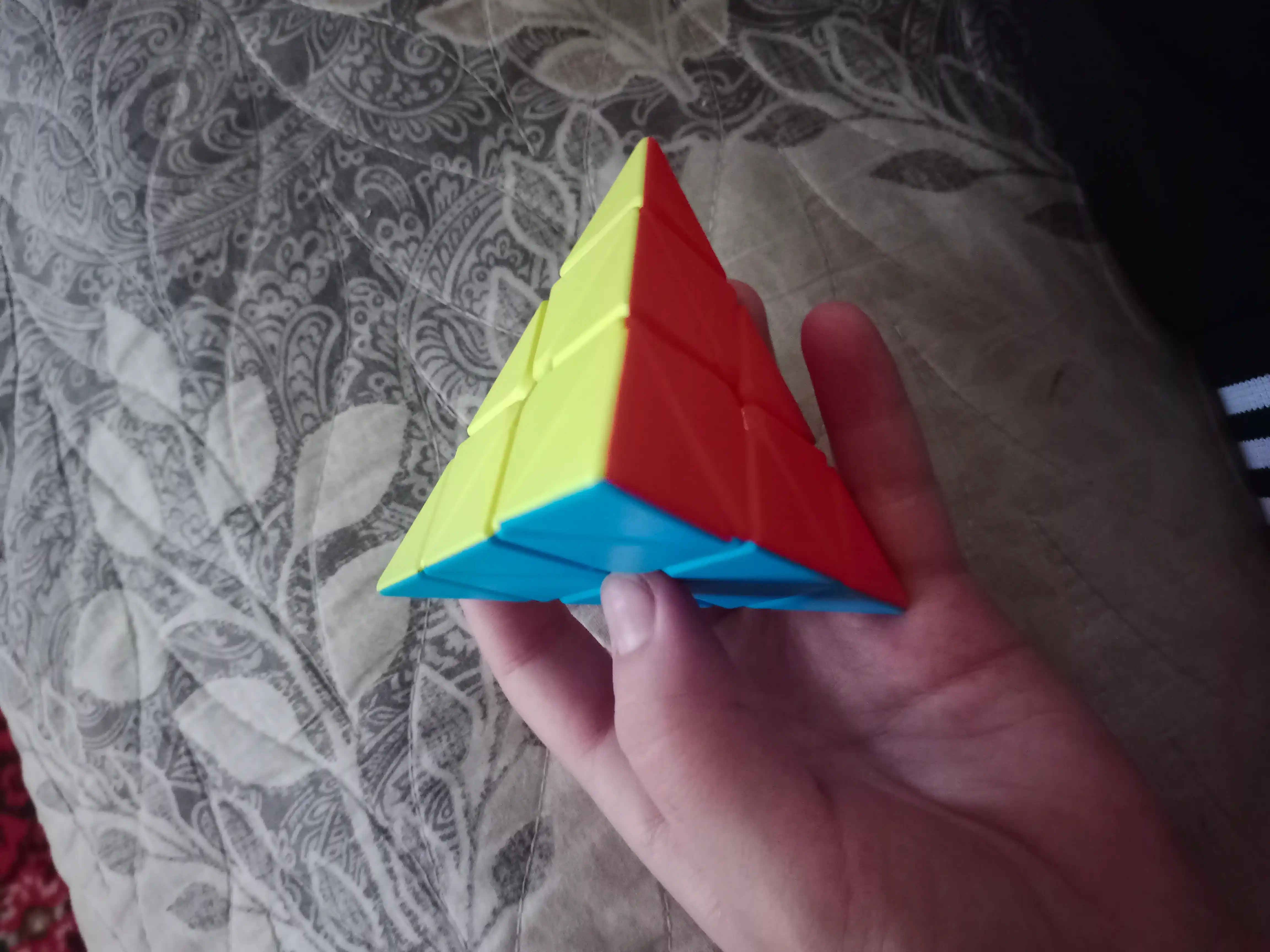Kubik Rubik piramida