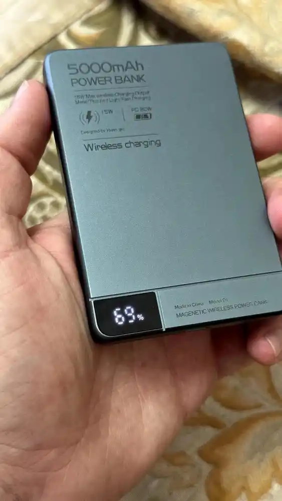 Simsiz tashqi akkumulyator MagSafe Power Bank, yupqa va zaryad ko'rsatkichi bilan