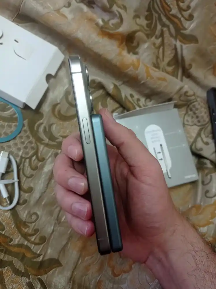 Simsiz tashqi akkumulyator MagSafe Power Bank, yupqa va zaryad ko'rsatkichi bilan