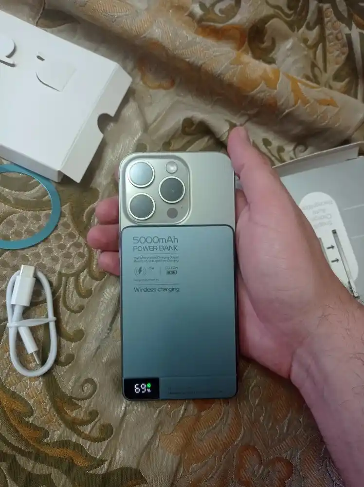 Simsiz tashqi akkumulyator MagSafe Power Bank, yupqa va zaryad ko'rsatkichi bilan