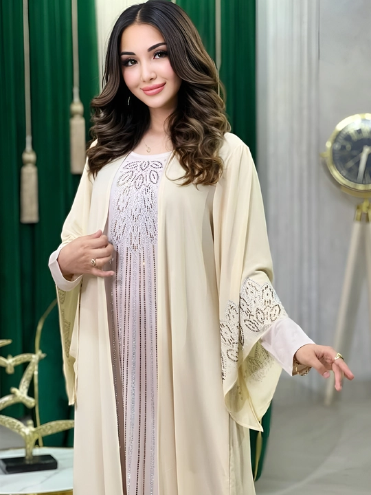 Abaya liboslar ayollar uchun, oqshom va bazimlar uchun