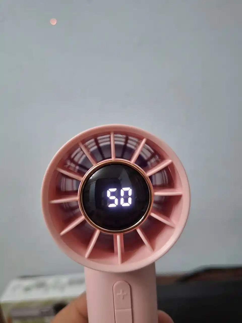 Современный мини-вентилятор с LED-дисплеем