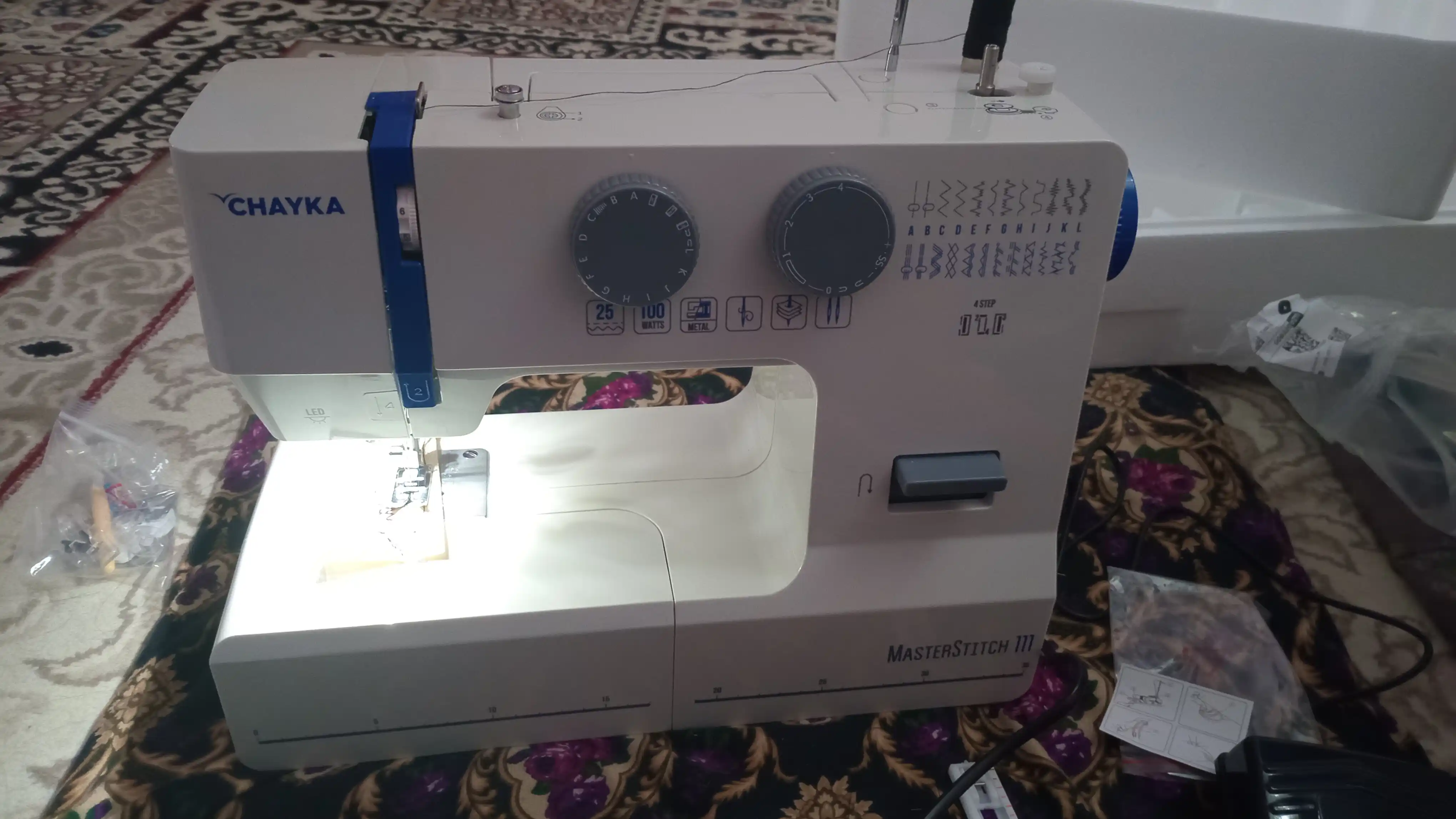 Швейная машина CHAYKA MasterStitch 111, электромеханическая, 100 Вт, 25 операций