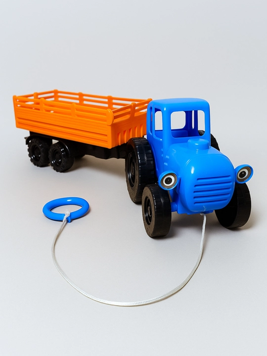 Pritsepli ko'k traktor