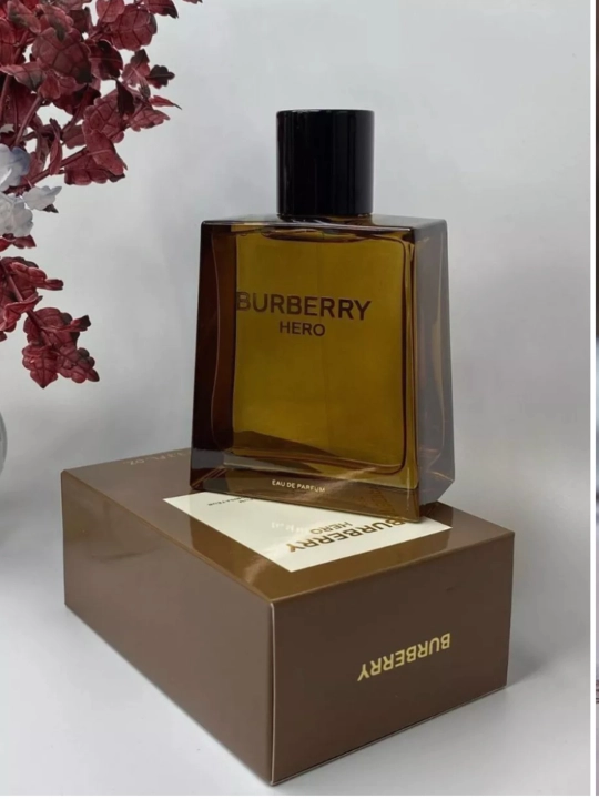 BURBERRY Hero Eau De Parfum parfyum suvi