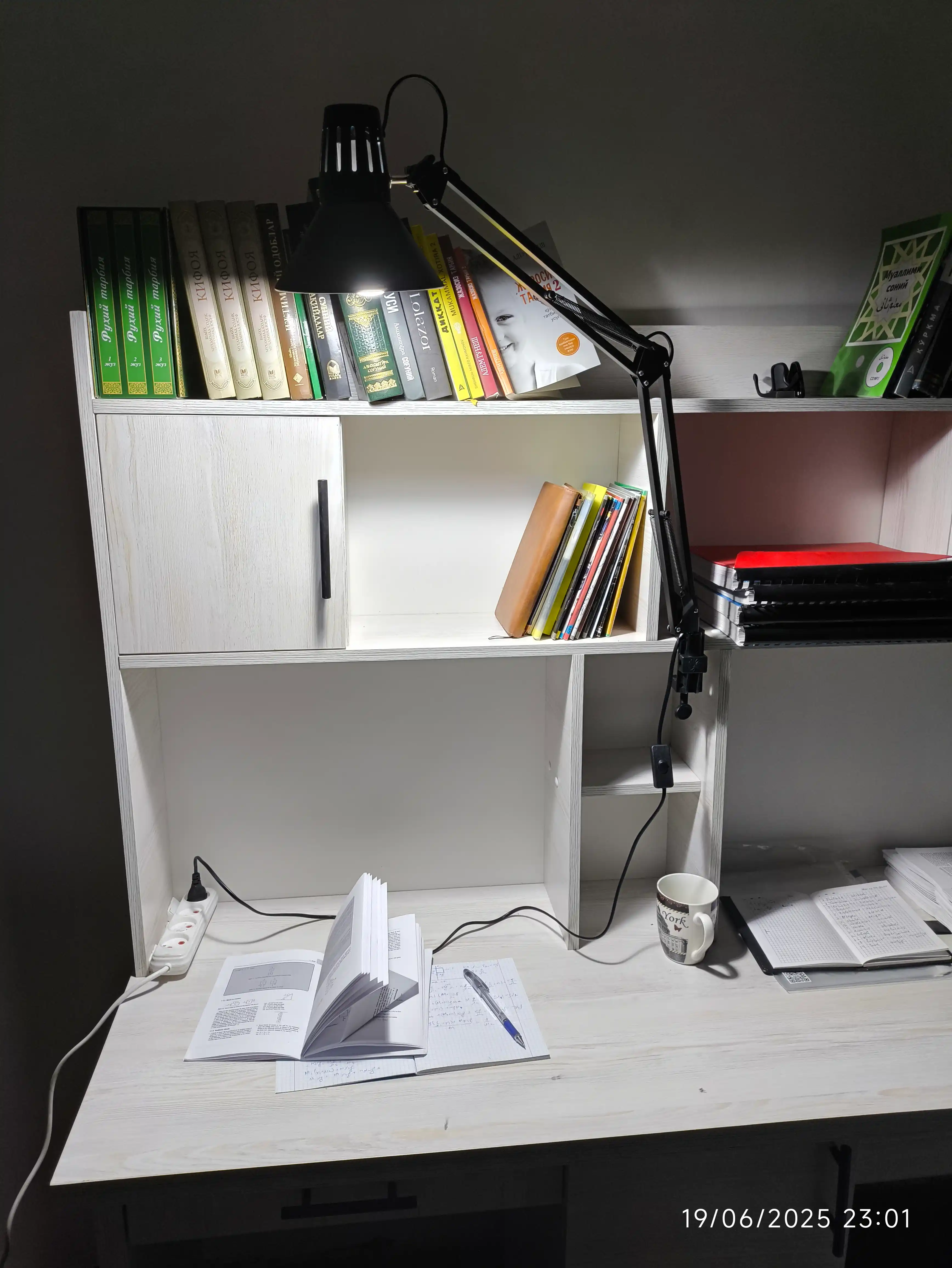 Stol lampa maktab o'quvchilar uchun svitilnik metal korpus, tungi chiroq + zajim sovg'a
