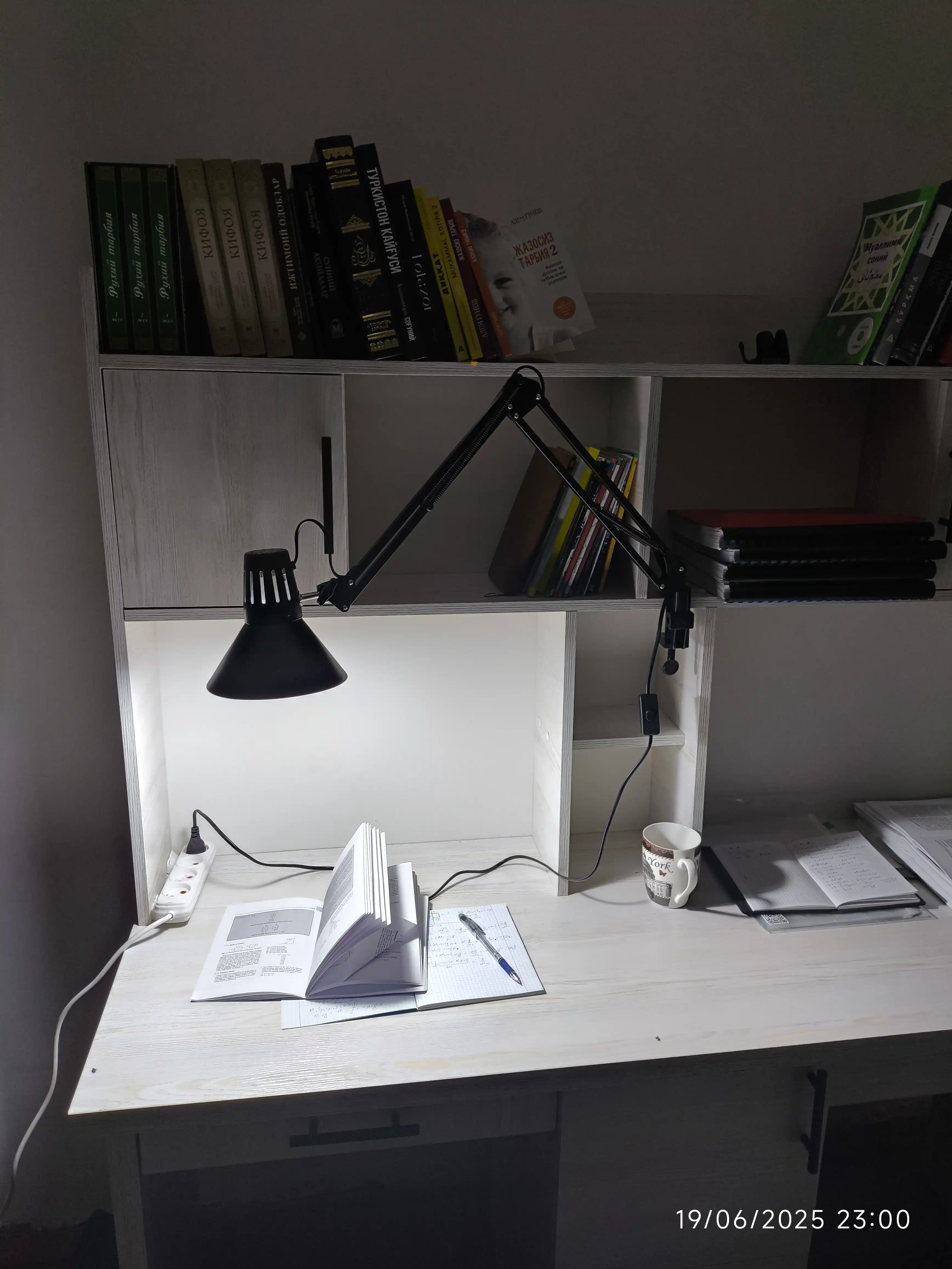 Stol lampa maktab o'quvchilar uchun svitilnik metal korpus, tungi chiroq + zajim sovg'a