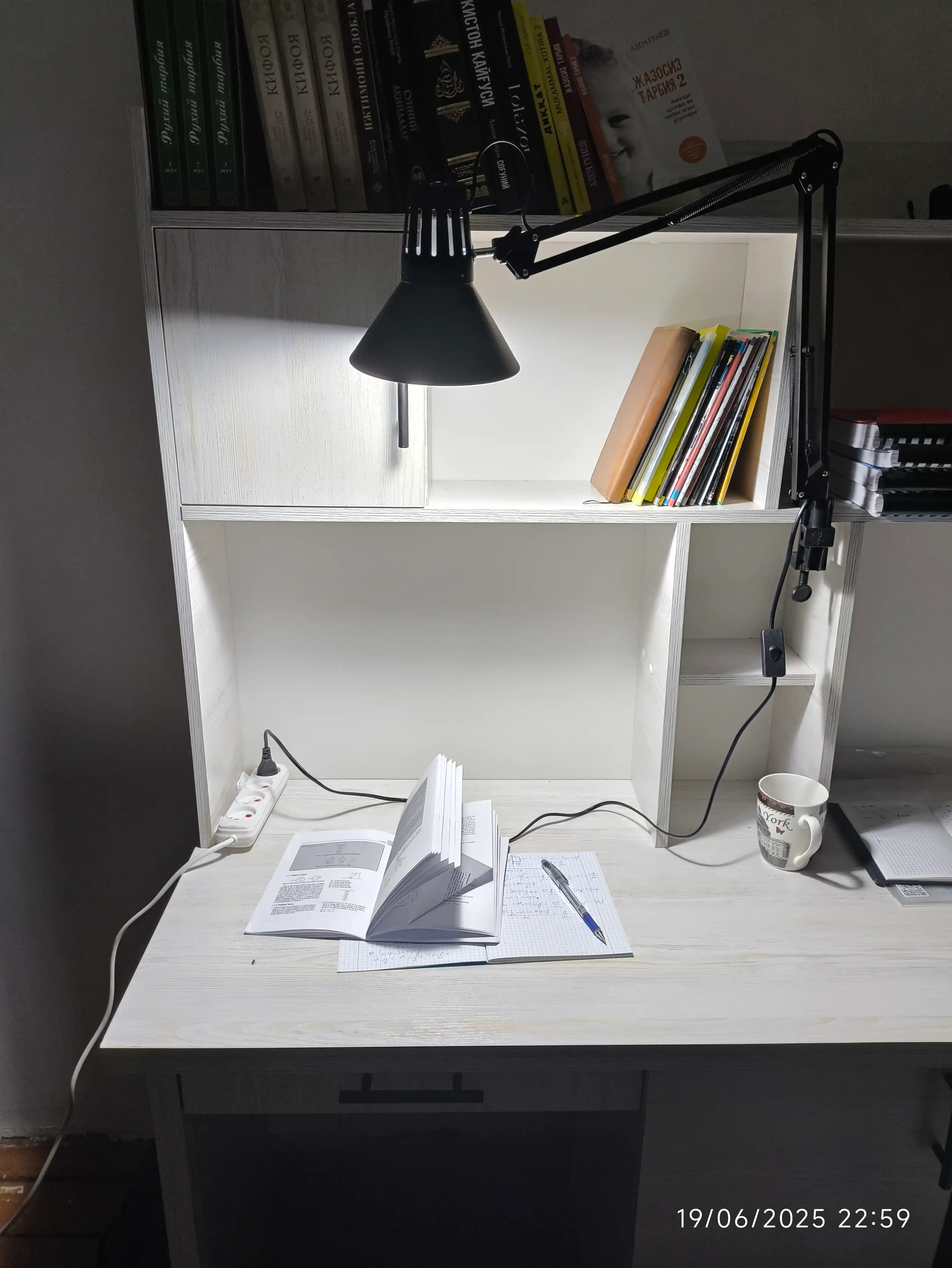 Stol lampa maktab o'quvchilar uchun svitilnik metal korpus, tungi chiroq + zajim sovg'a