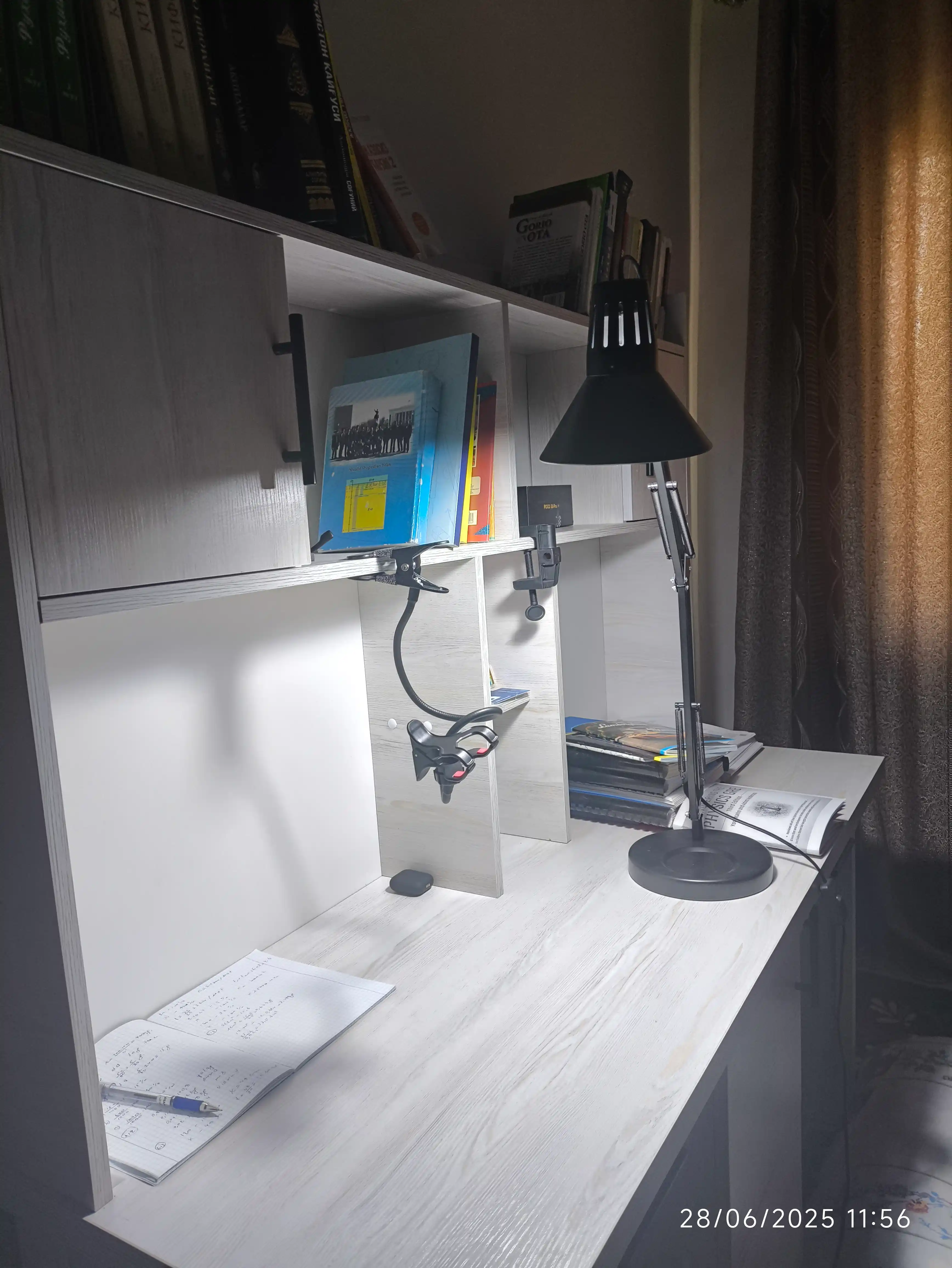 Stol lampa maktab o'quvchilar uchun svitilnik metal korpus, tungi chiroq + zajim sovg'a