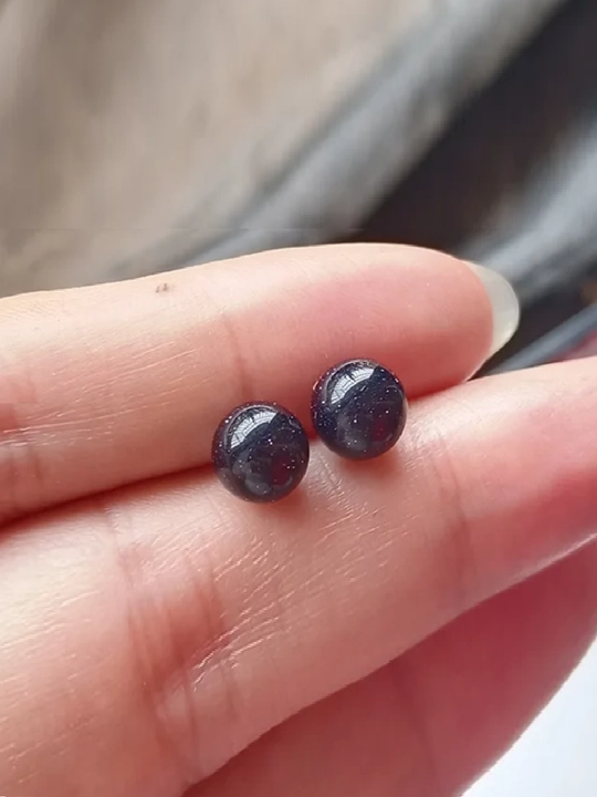 Yo'lbars ko'zli koptokli sirg'alar