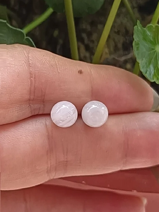 Yo'lbars ko'zli koptokli sirg'alar