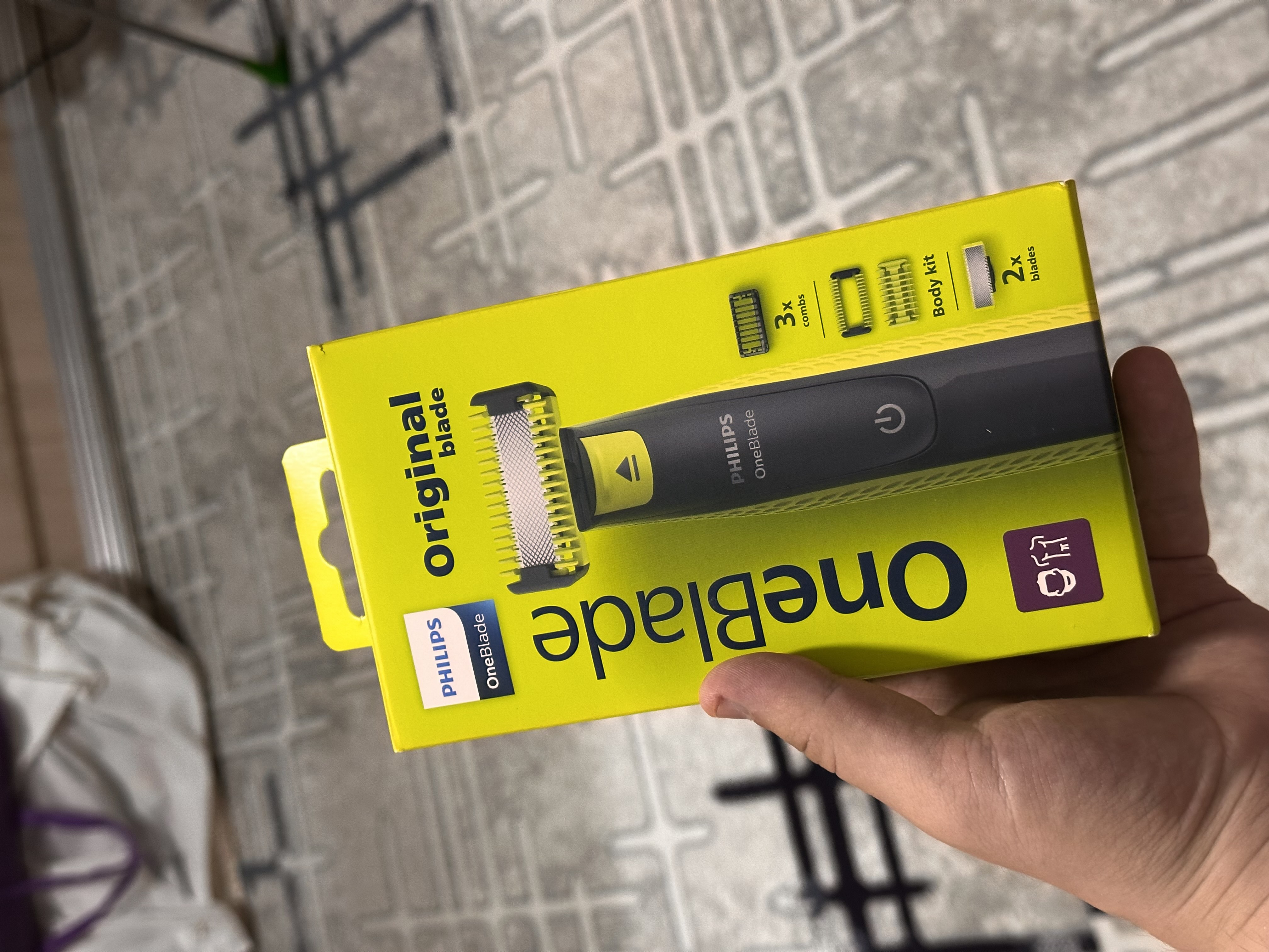 Philips OneBlade QP2824 soqol mashinasi, aylanadigan, suv o'tkazmaydigan, nam va quruq