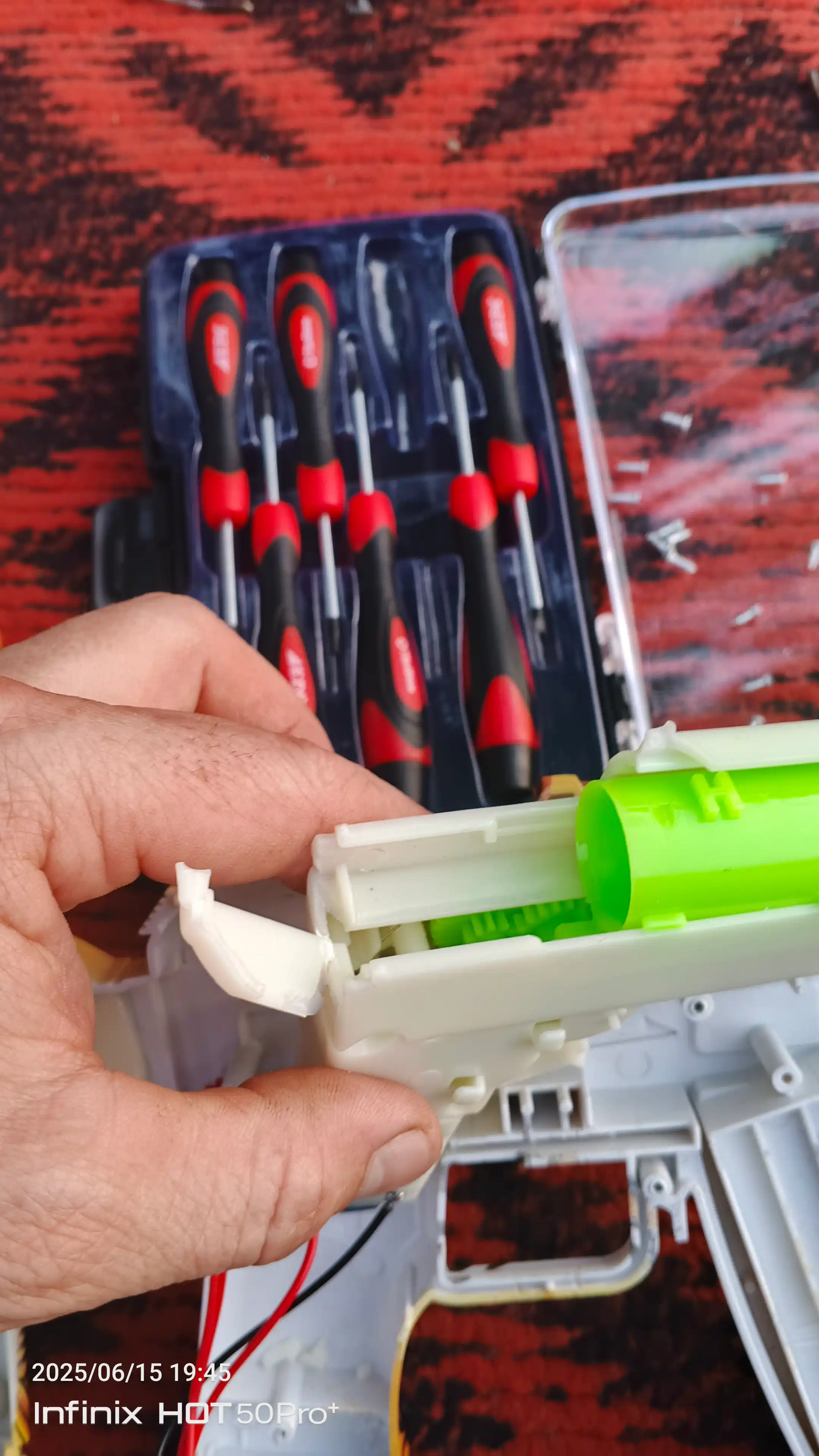 Игрушечный автомат AK-47 Орбиз FIDGO, стреляет гелевыми пулями, с аккумулятором