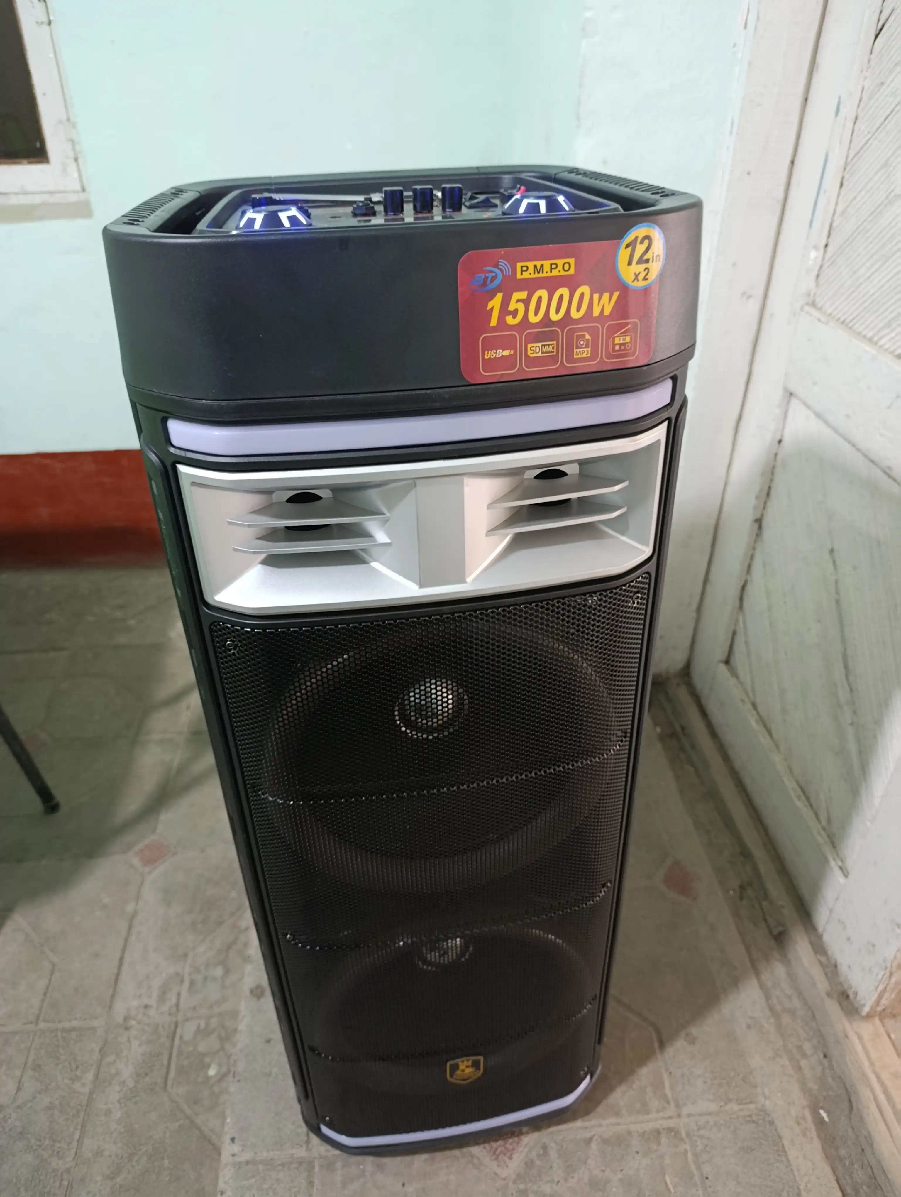 Kolonka karaoke simsiz portativ ZQS Bluetooth bilan, mikrofon va RGB yoritgich bilan