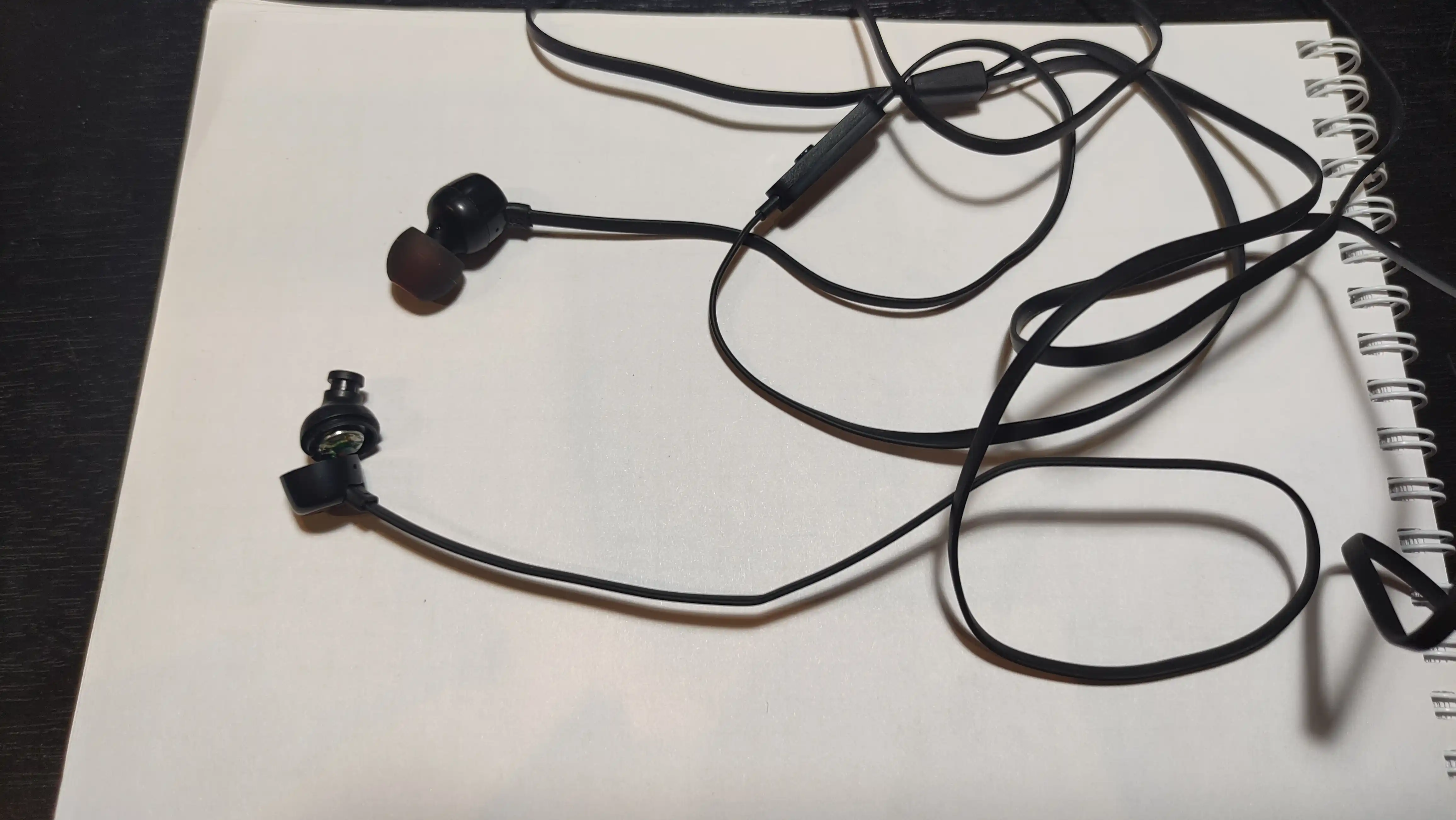 Simli quloqchinlar JBL Tune 110