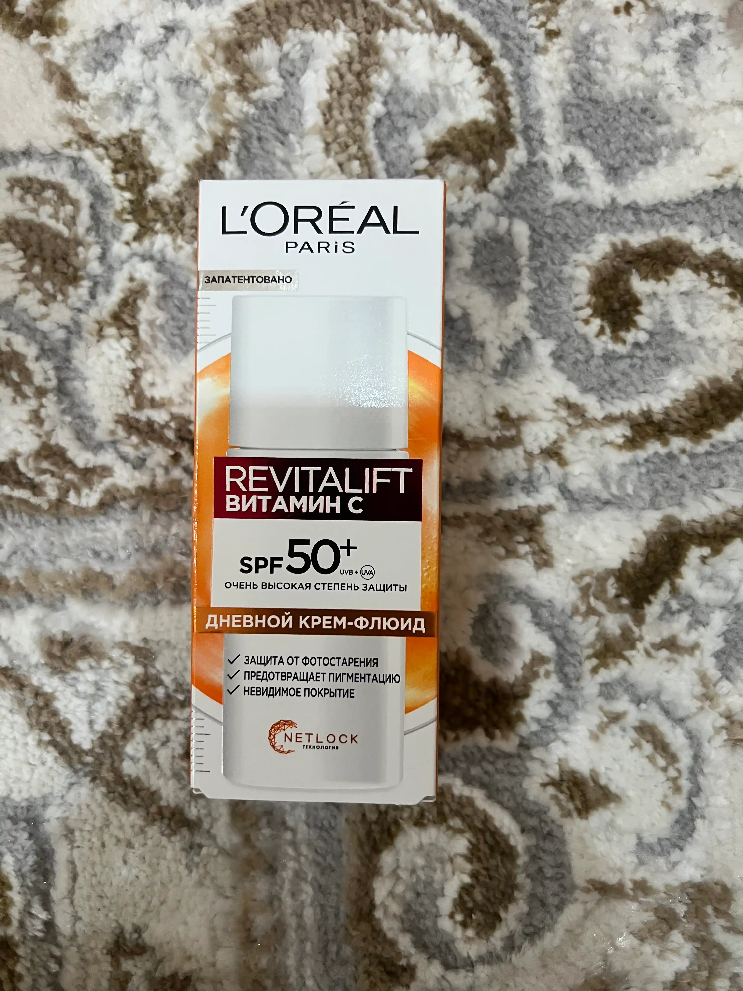 Крем-флюид для лица L'Oreal Paris Revitalift, c витамином С дневной SPF 50, 50 мл