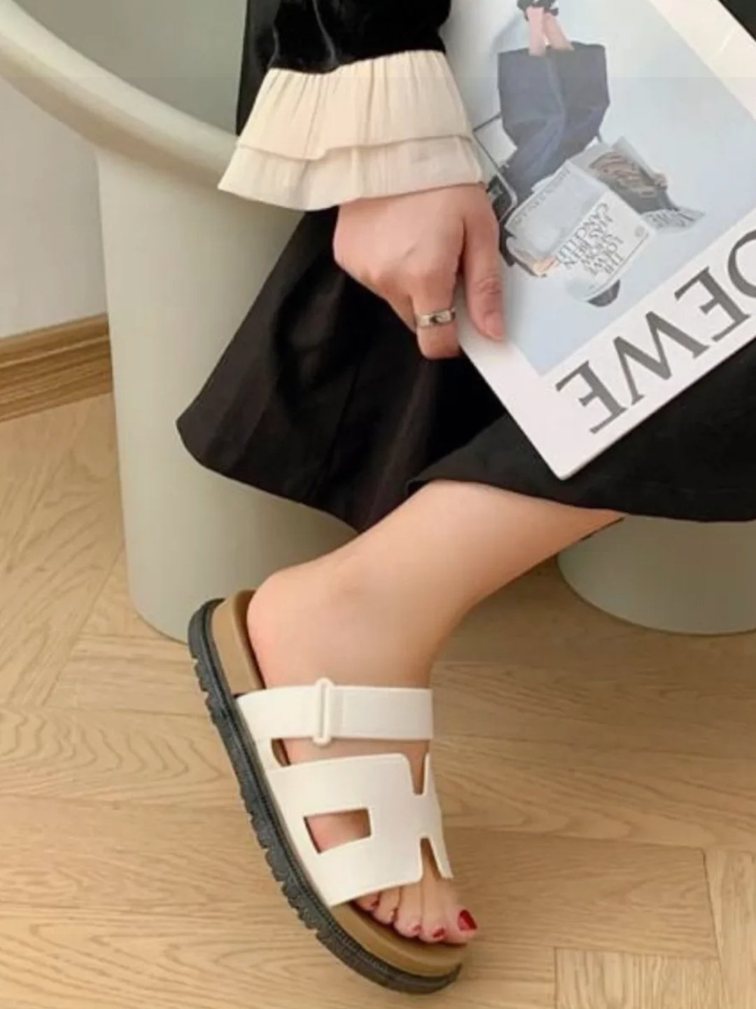 Men dostimning oldiga keldim va u erda jinsiy aloqa onam bor edi.