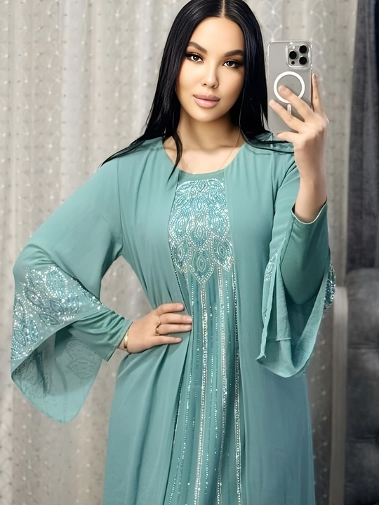 Abaya liboslar ayollar uchun, oqshom va bazimlar uchun