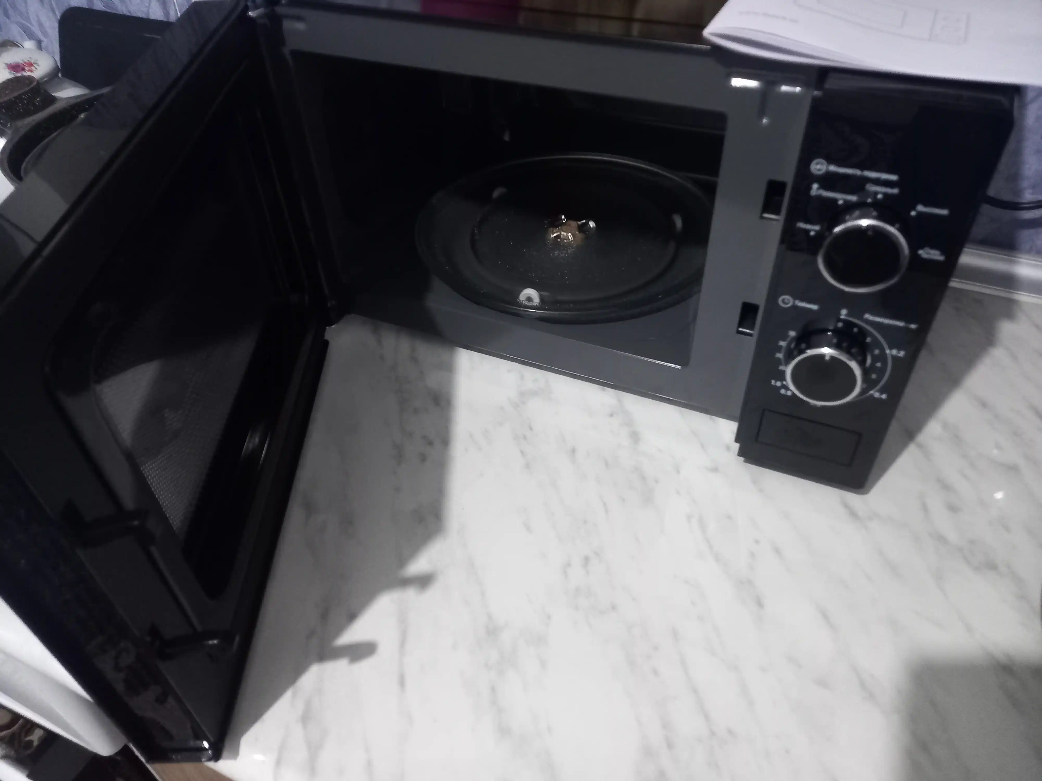 Микроволновка Bench BM-M2001PB, 20 л, 700 Вт, функция разморозки, 5 режимов