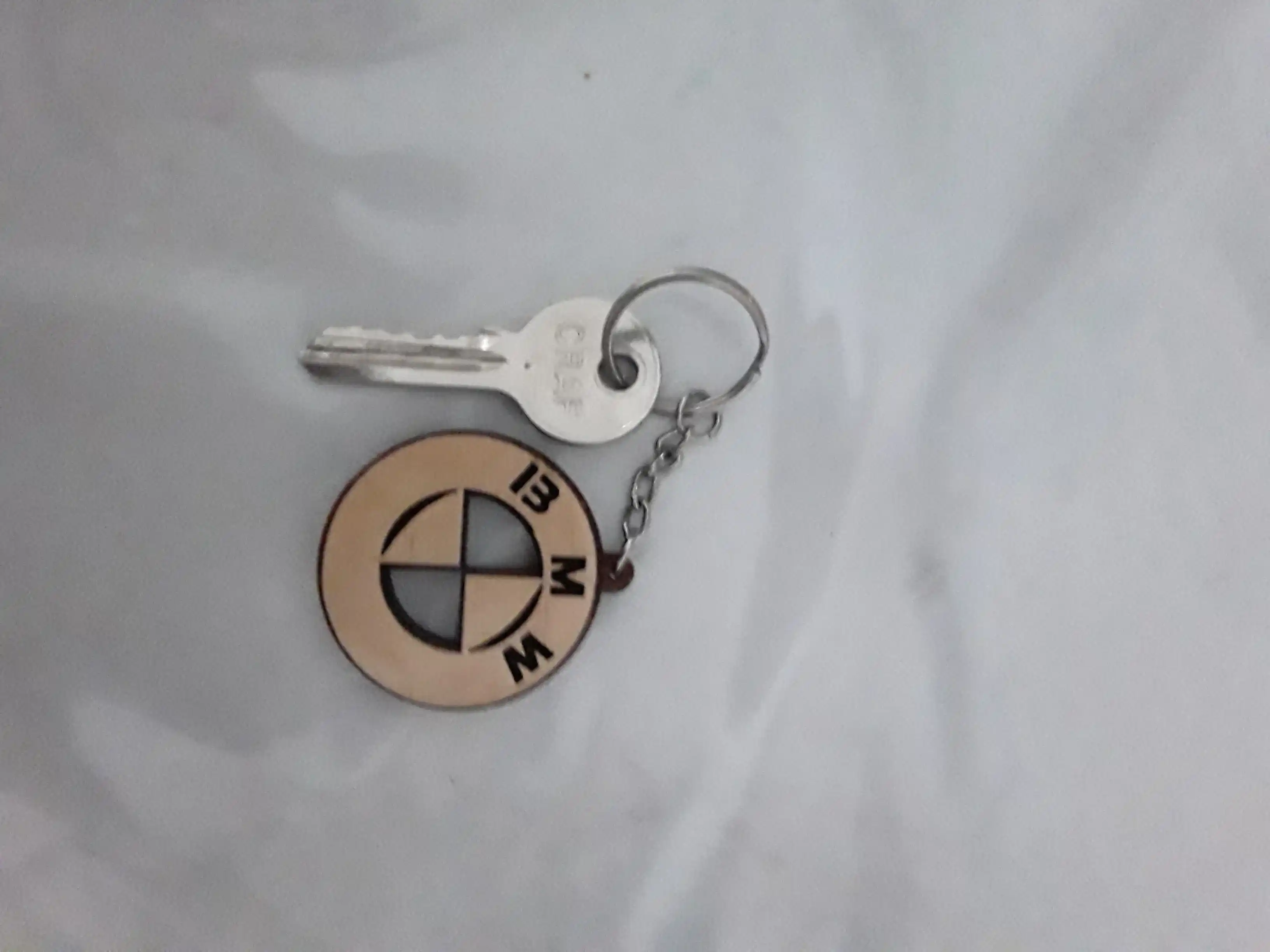 Kalitlar uchun yog'ochli brelok BMW, diameter 42 mm