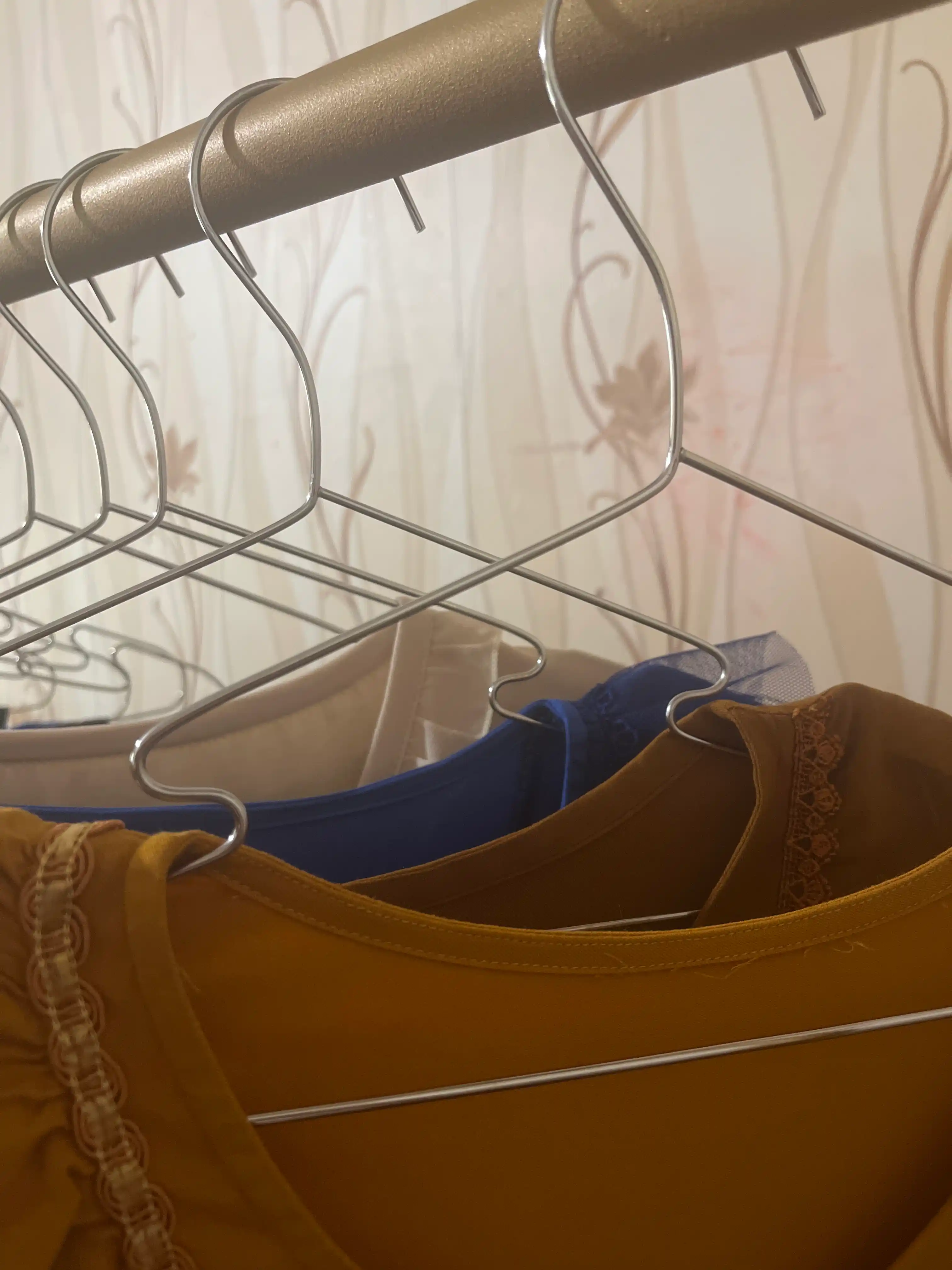 Ustki kiyim va shimlar uchun plastmassa, metall, turli rangdagi ilgichlar 1, 5, 10 dona