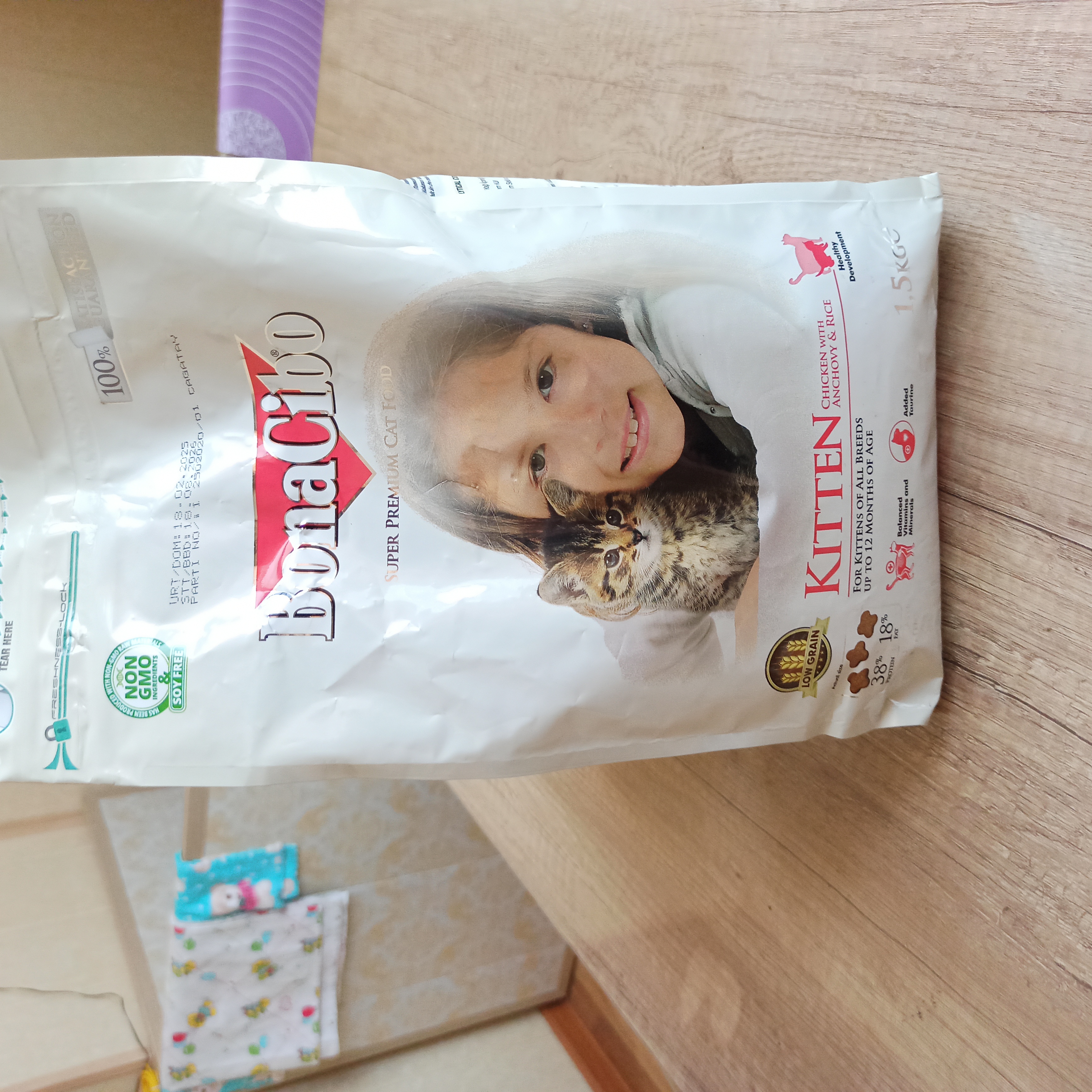 BonaCibo Kitten mushukchalar uchun quruq yem,tovuq go‘shti,anchous va guruch bilan,1,5 kg