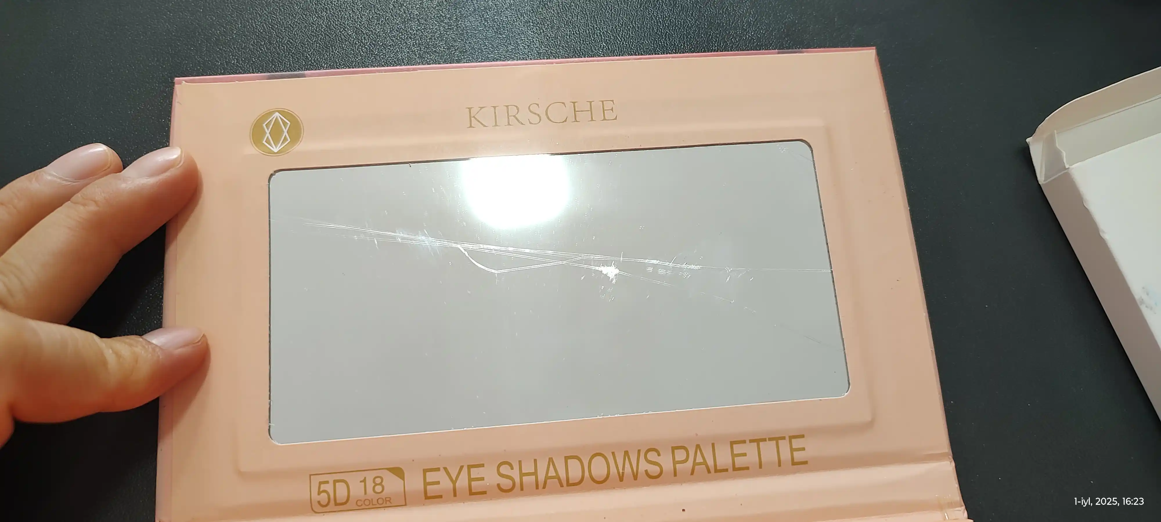 Тени для век Huda Beauty NUDE, 18 разных цветов