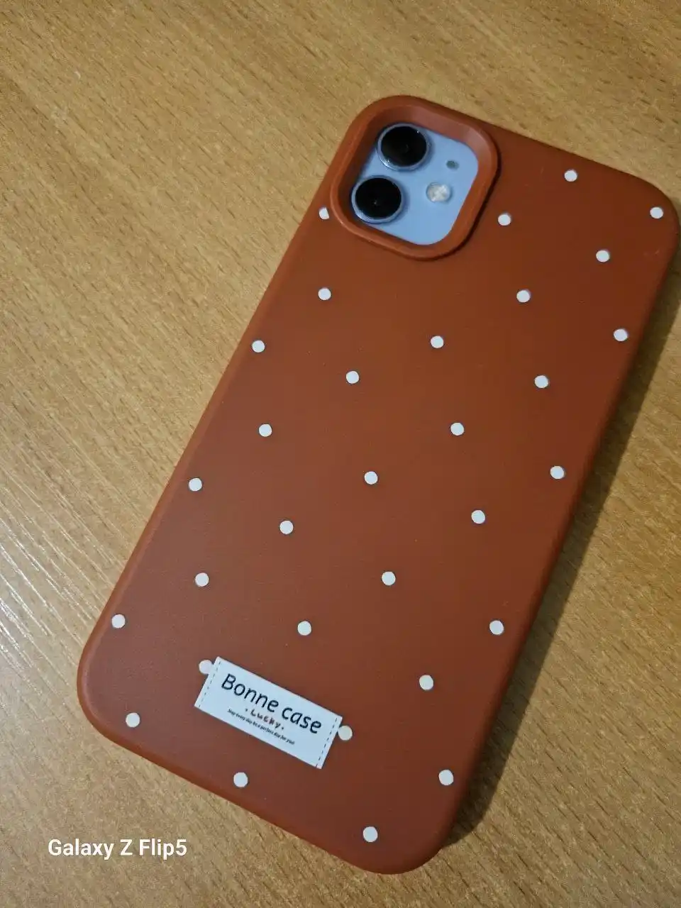 iPhone uchun koreyscha no‘xat dizaynli zamonaviy g‘ilof