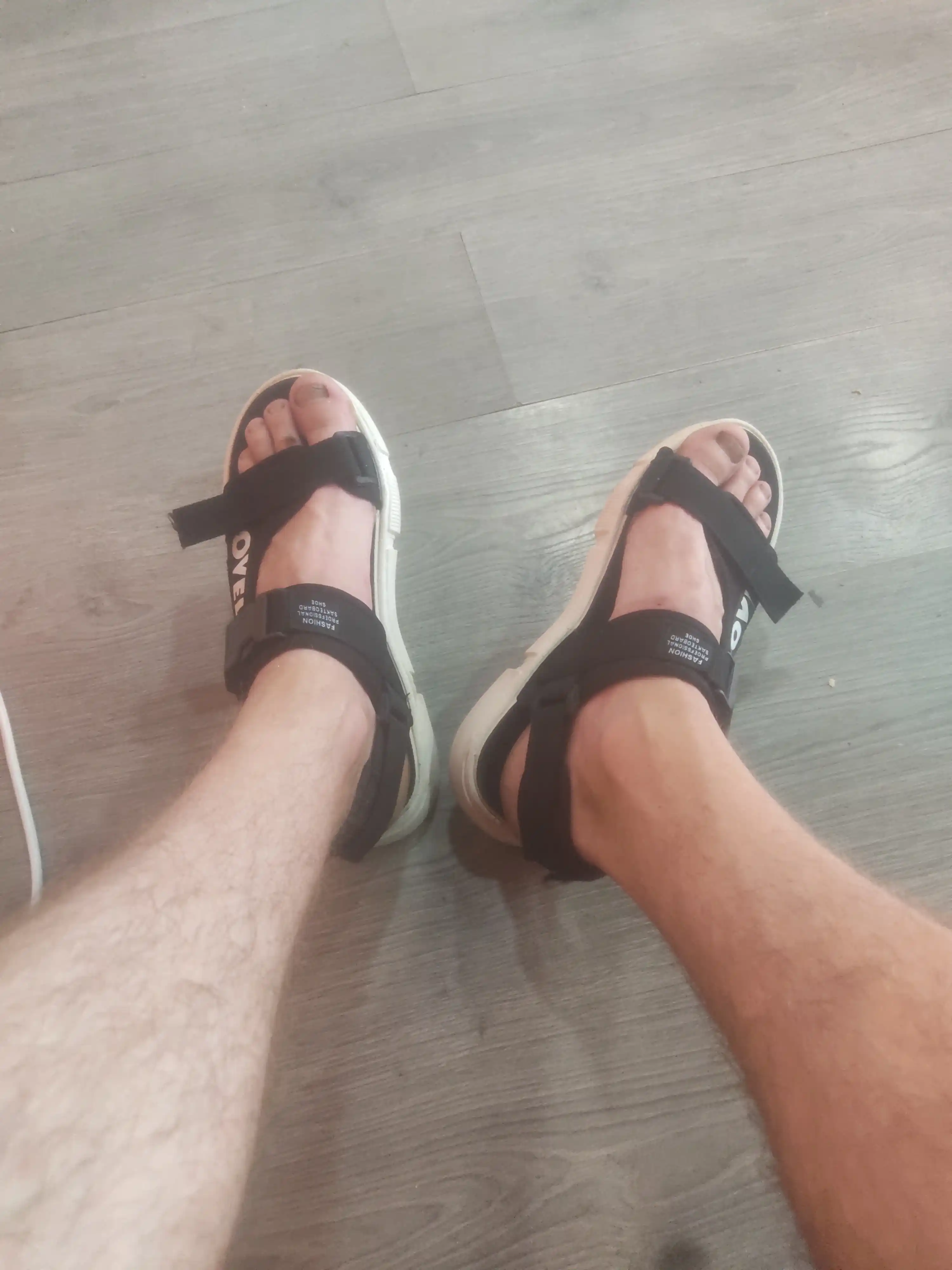 Erkaklar uchun yozgi sandalilar, 39–44 o‘lcham