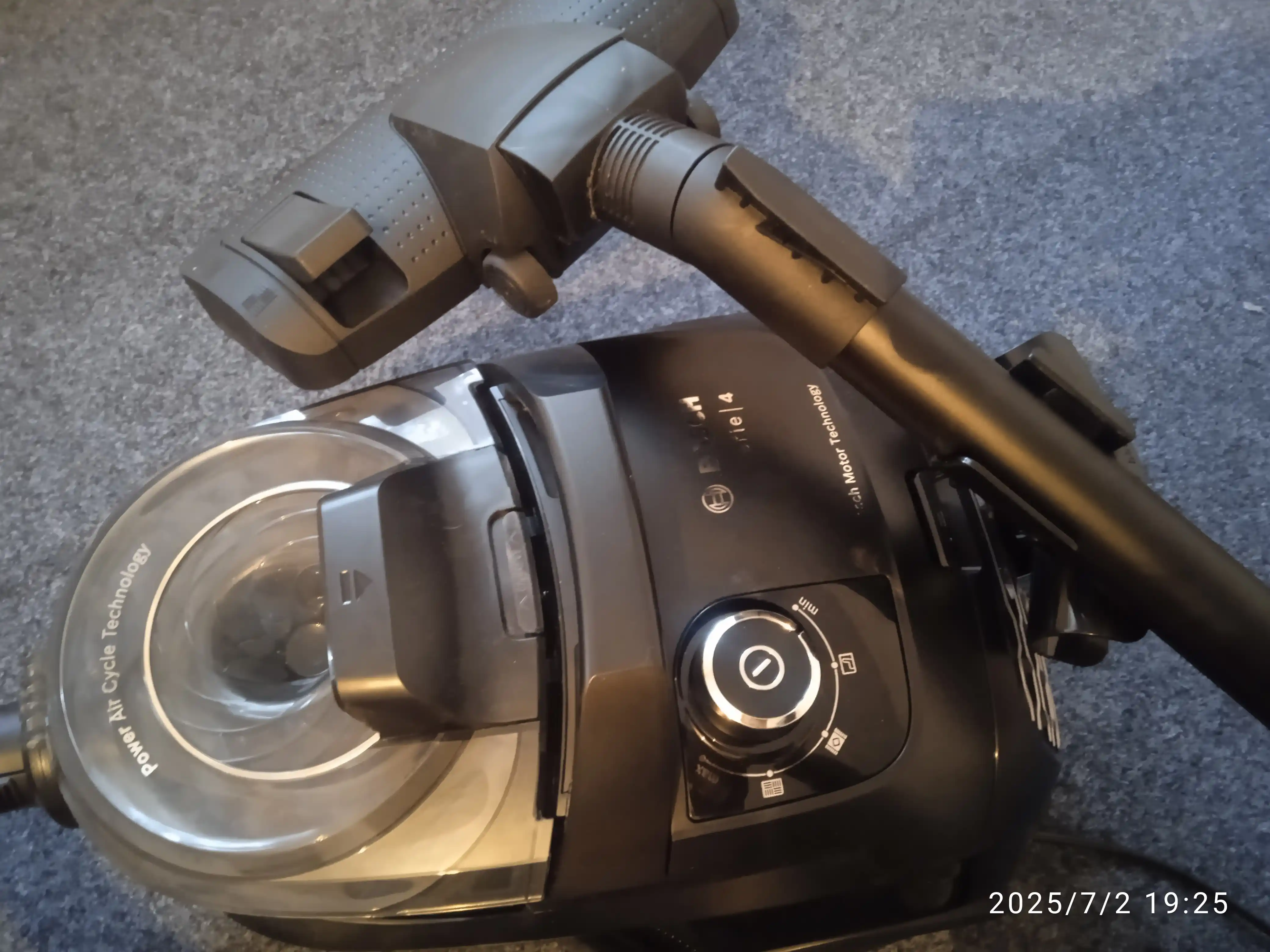 Пылесос Bosch BGC21X300
