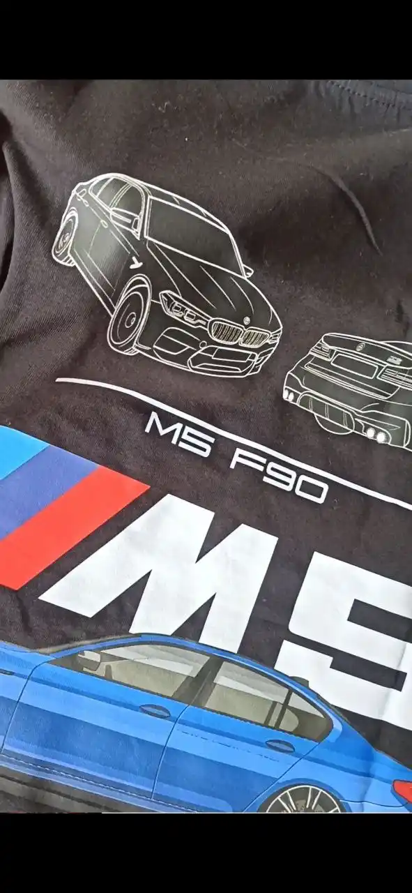 Erkaklar futbolkasi BMW M5 F90 print bilan, 100% paxta