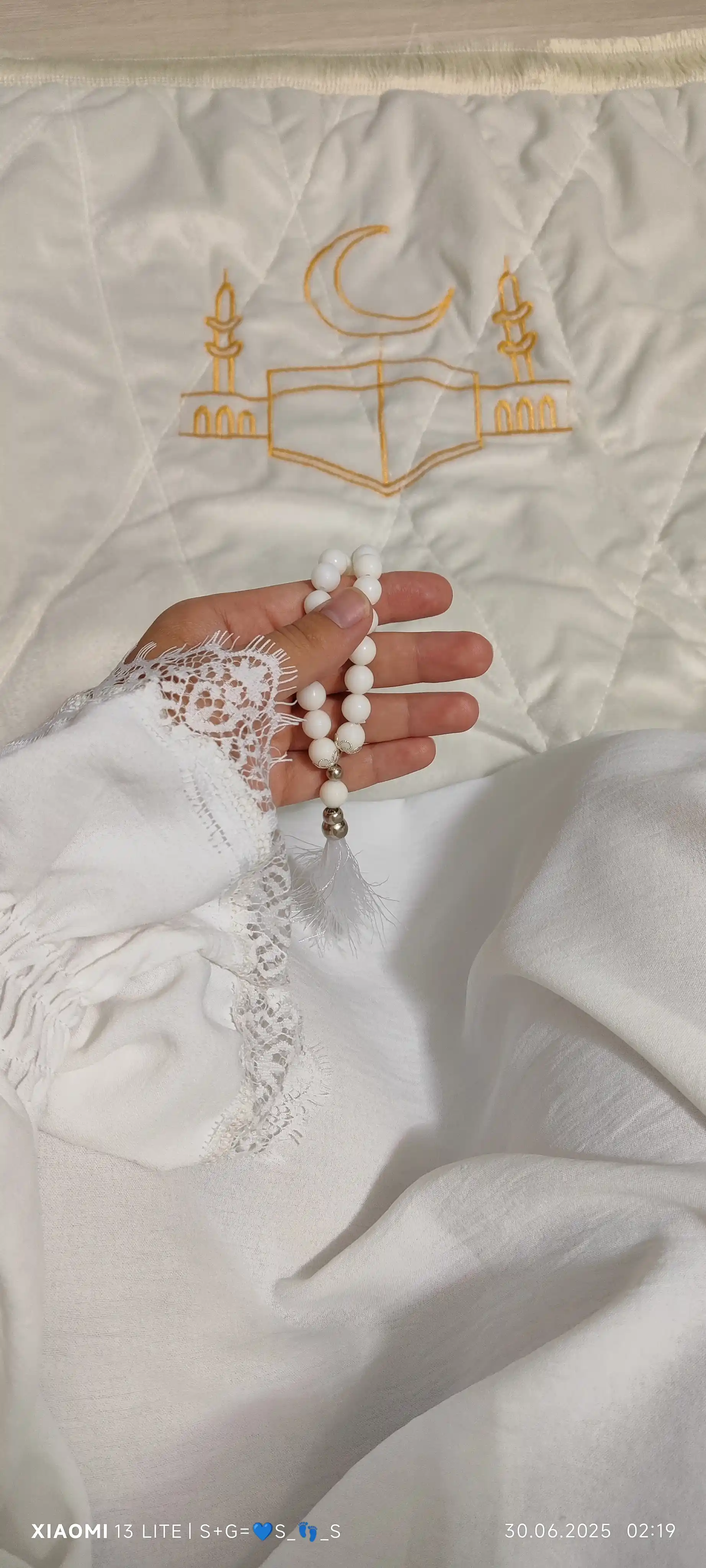 Abaya ko‘ylagi, himar, joynamoz, tasbeh, karobka va lentali sovg‘a to‘plami