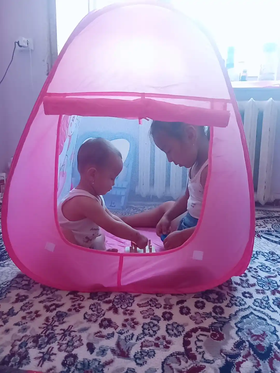 Bolalar o'yin chodiri, bolalar va o'yinchoq uyi, ichki va tashqi makon o'yinchoq palatka