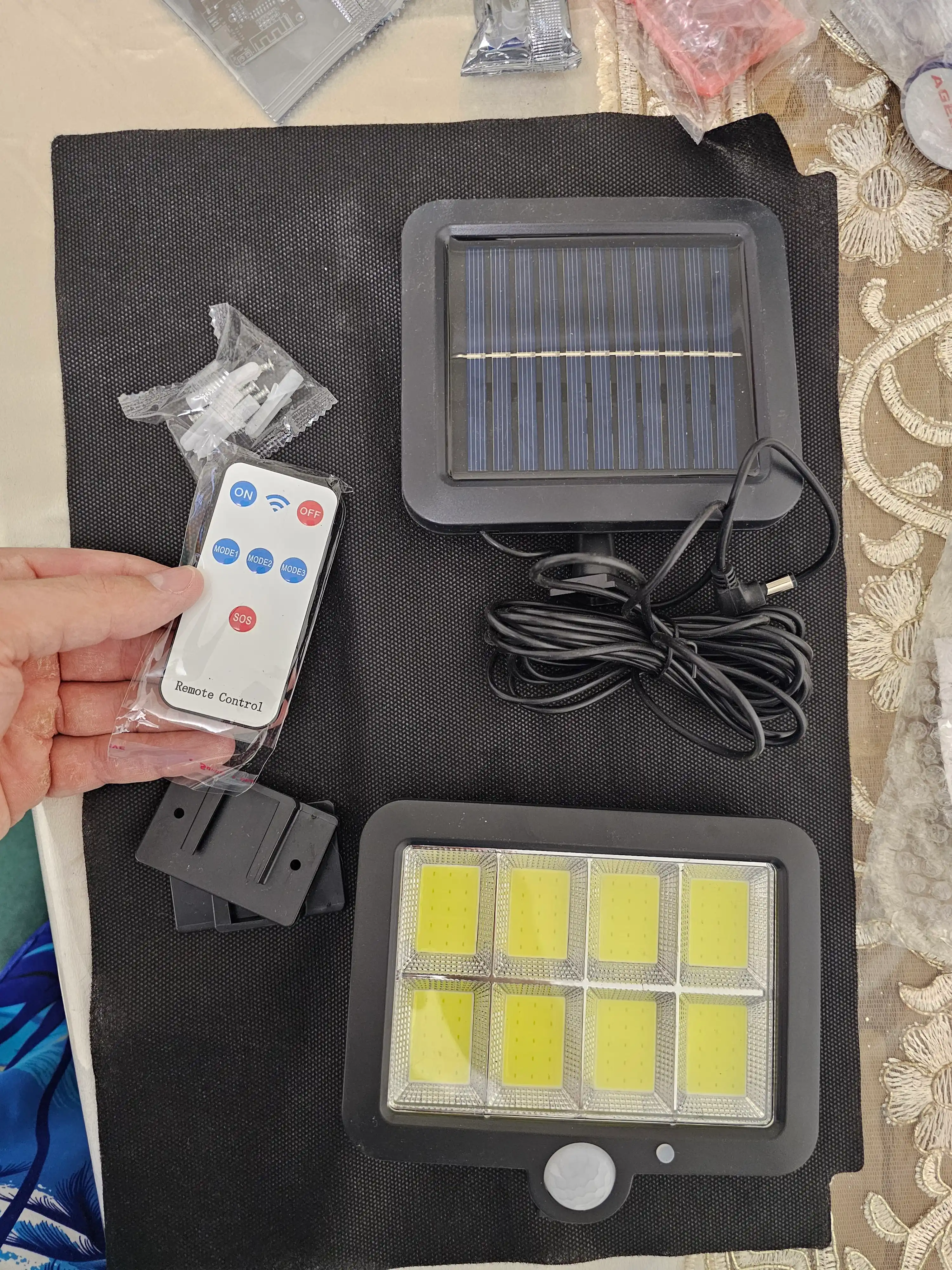 Quyosh energiyasida ishlovchi LED proyektori “SolarGuard 160”, 30 W