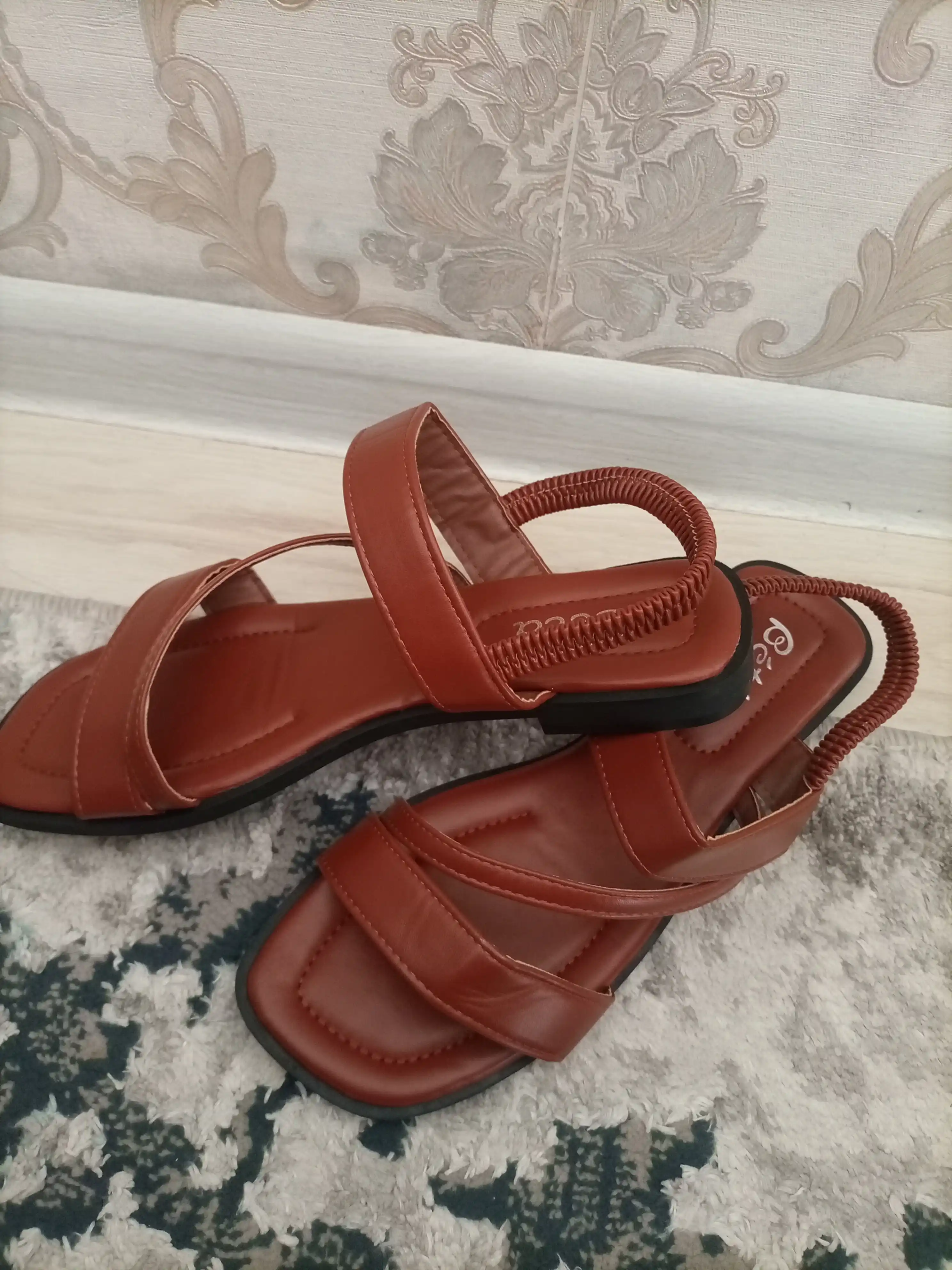 Ayollar sandallari, eko-charm sandallar, yumshoq tasodifiy