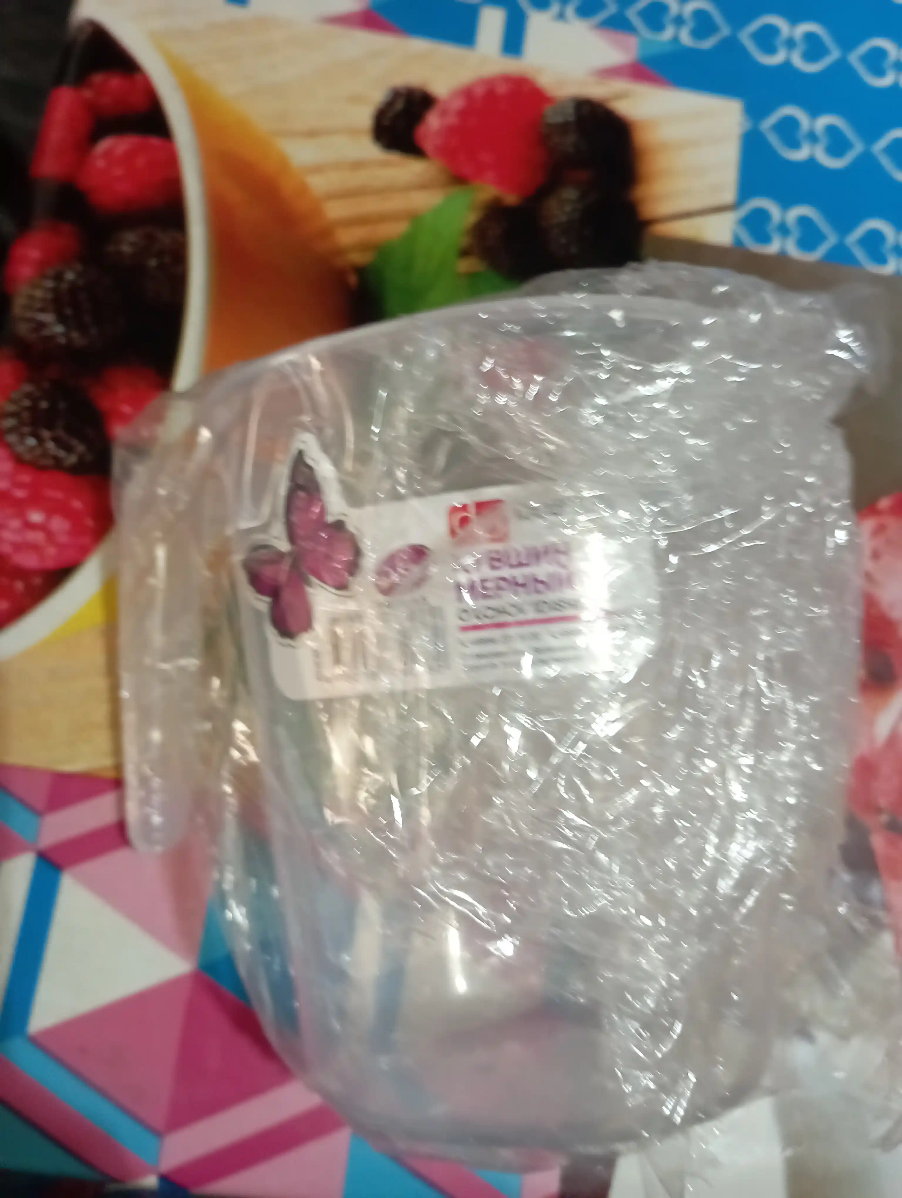 Plastik o‘lchov idishi, stakan, krujka