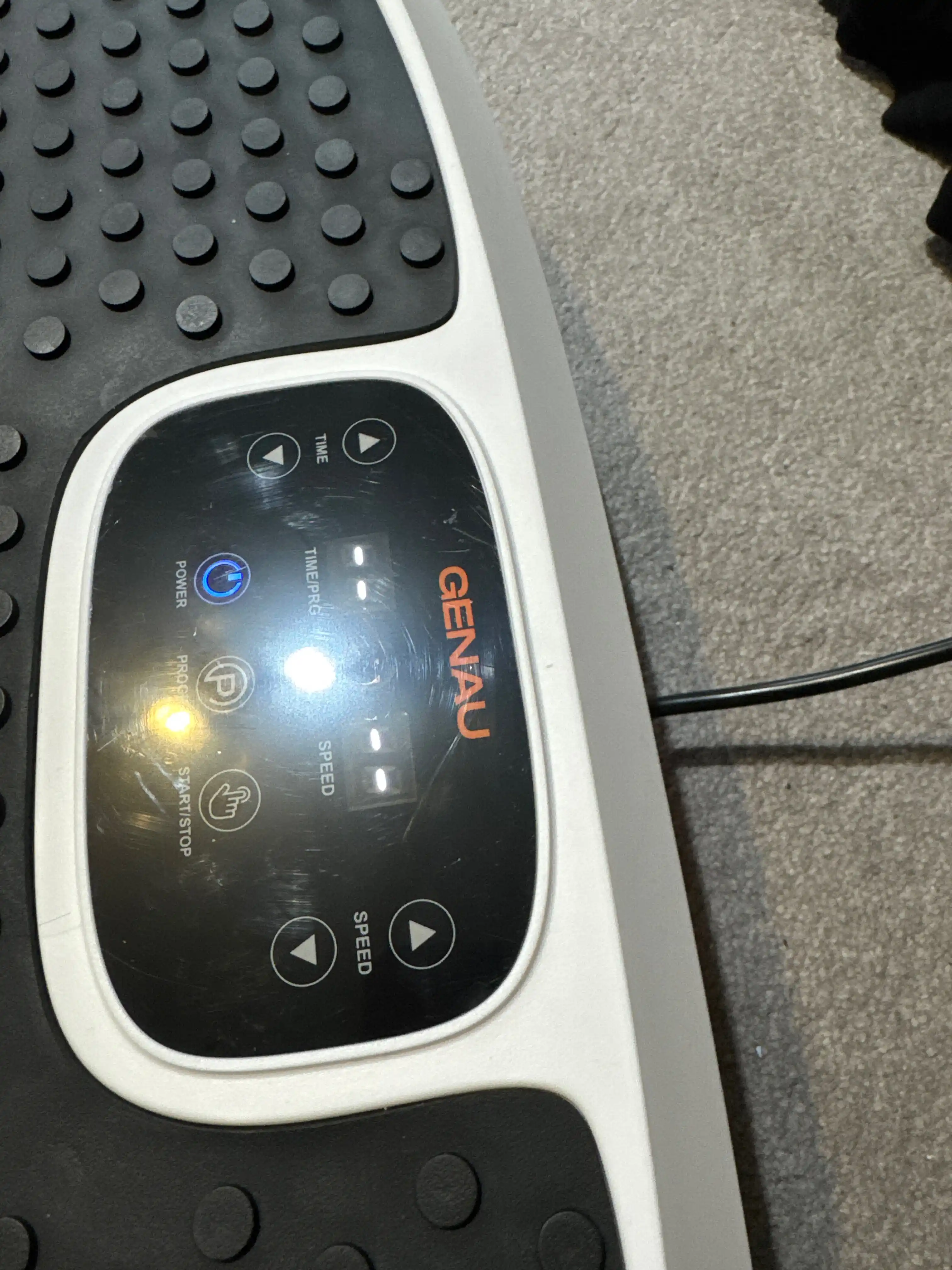 Виброплатформа Genau VibroFit V2 для похудения, с эспандерами, до 150 кг *VP1-02A