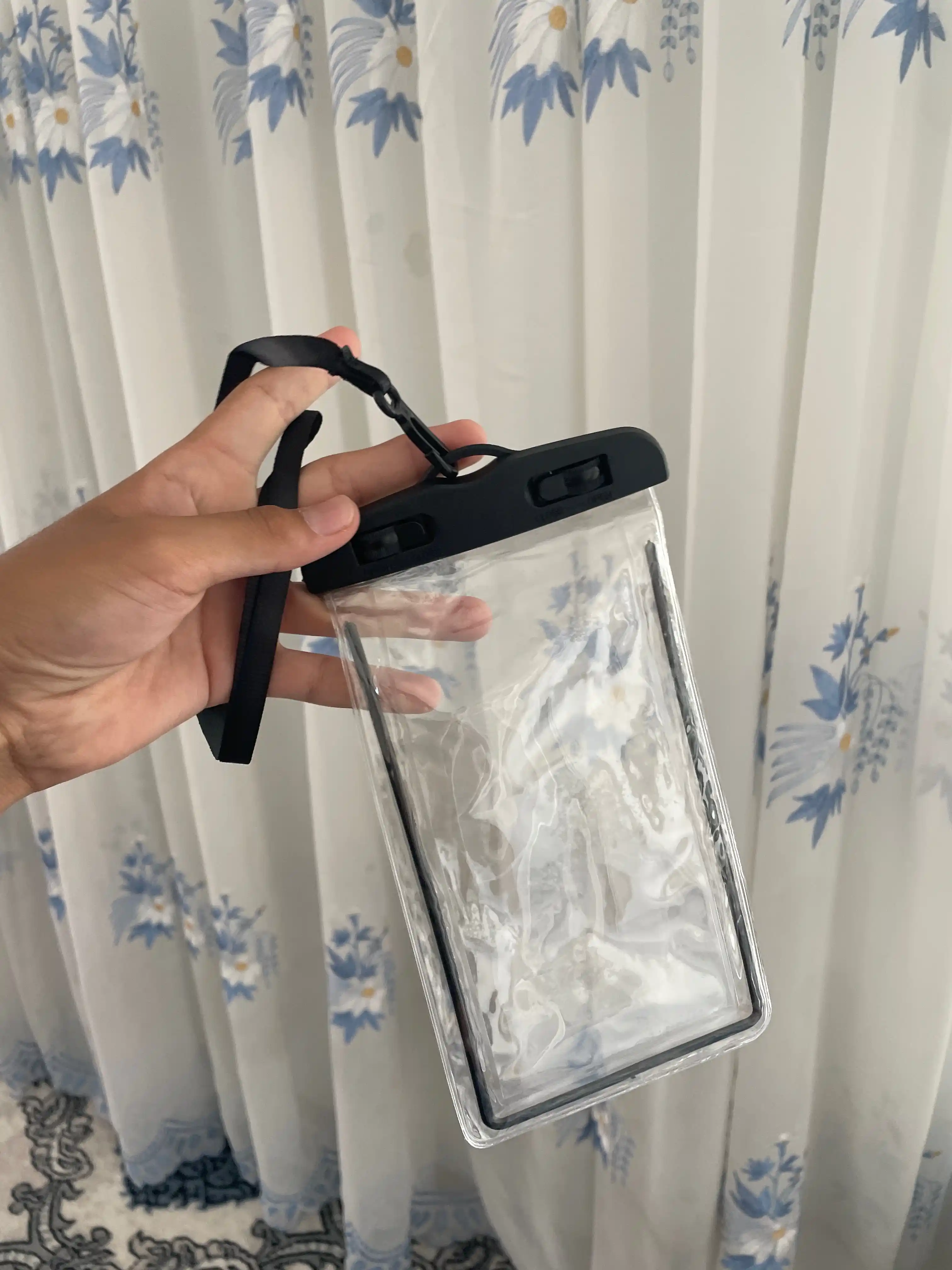 Suv o'tkazmaydigan telefon g'ilofi