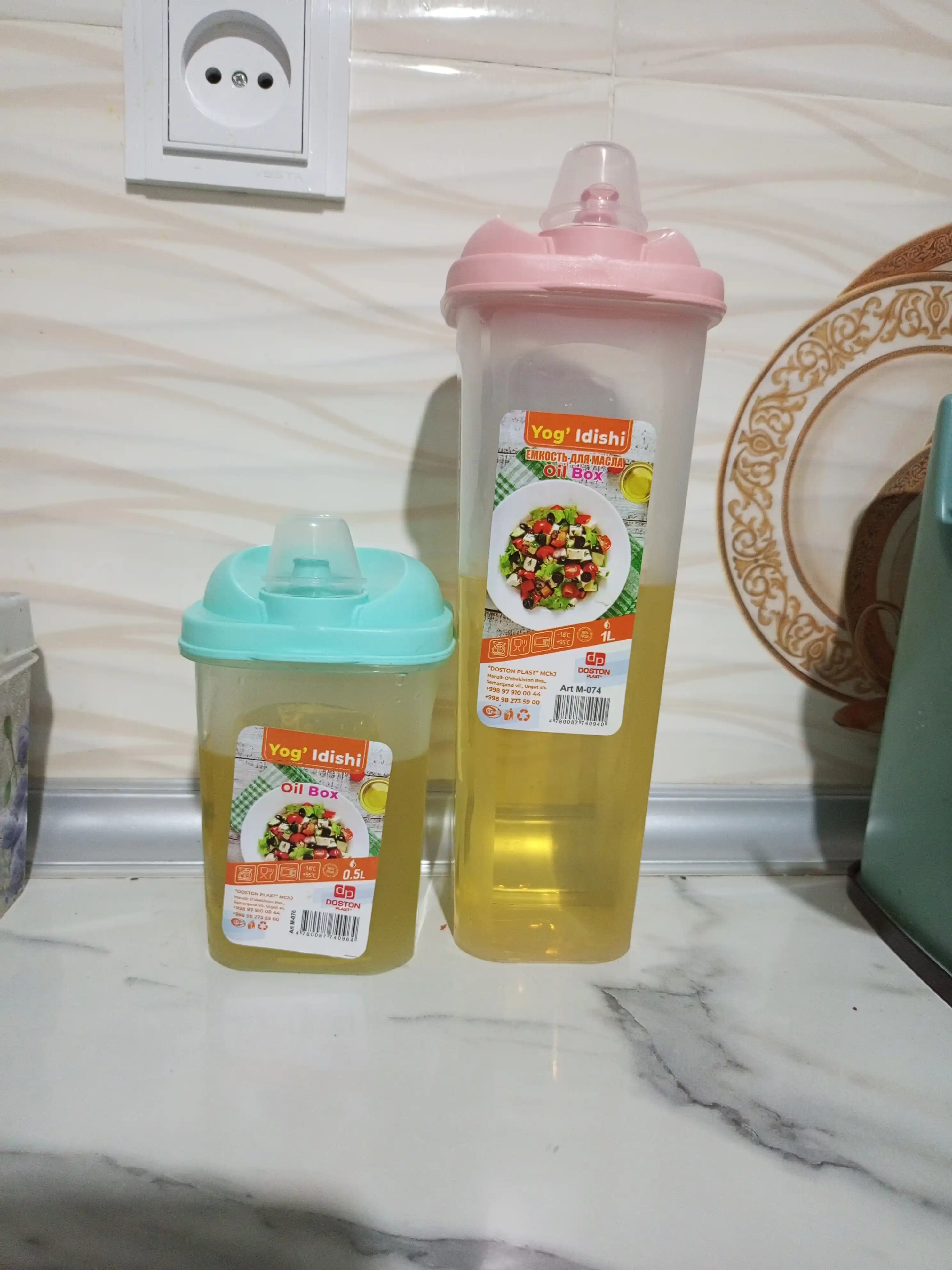 Дозатор с крышкой, емкость для масла и уксуса