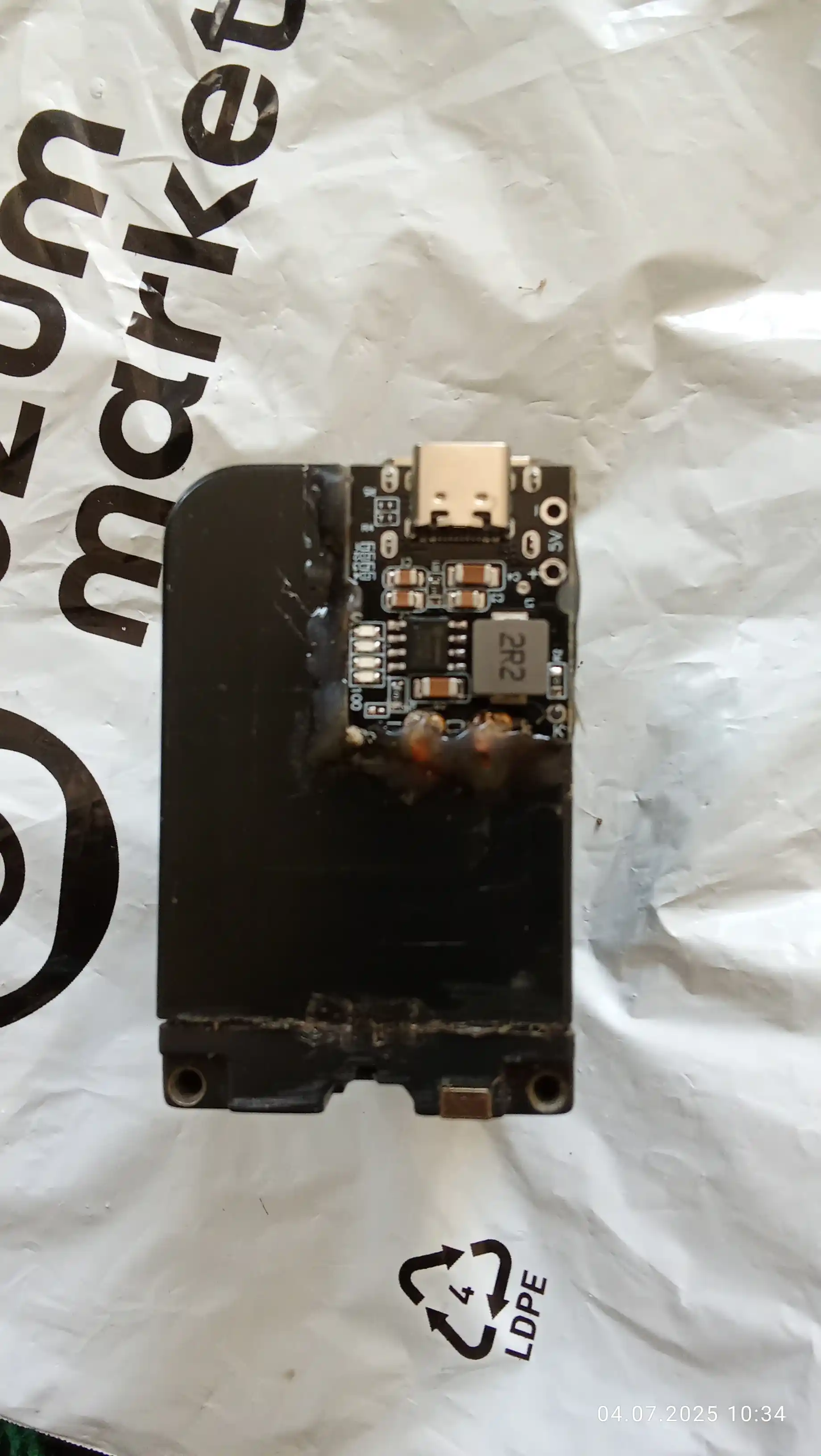 TYPE-C kirish va USB-A chiqishi 5V 2A bo'lgan PowerBANK moduli