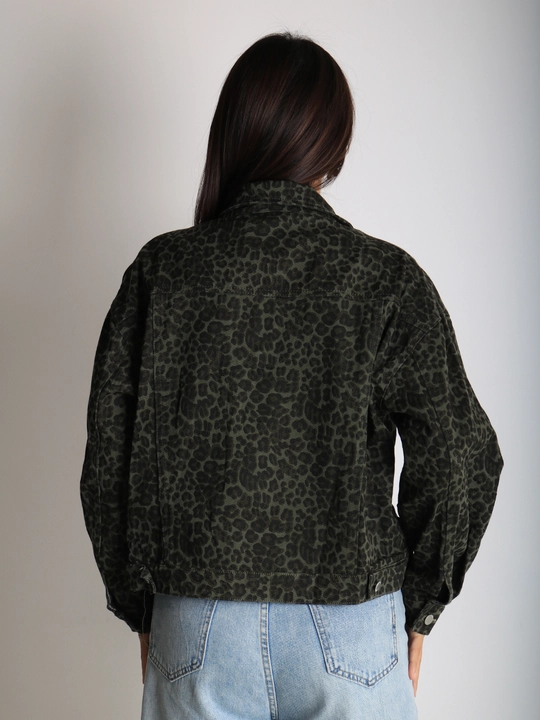 Ayollar uchun yengil jaket tiger print bilan