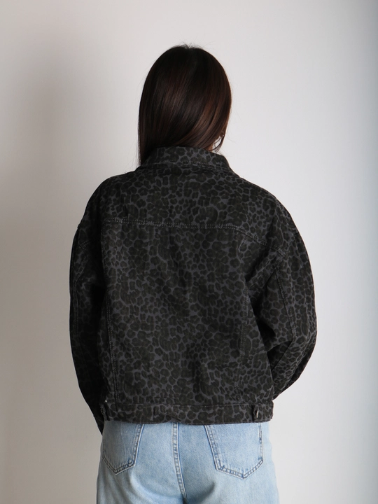 Ayollar uchun yengil jaket tiger print bilan