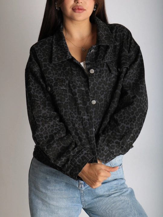 Ayollar uchun yengil jaket tiger print bilan
