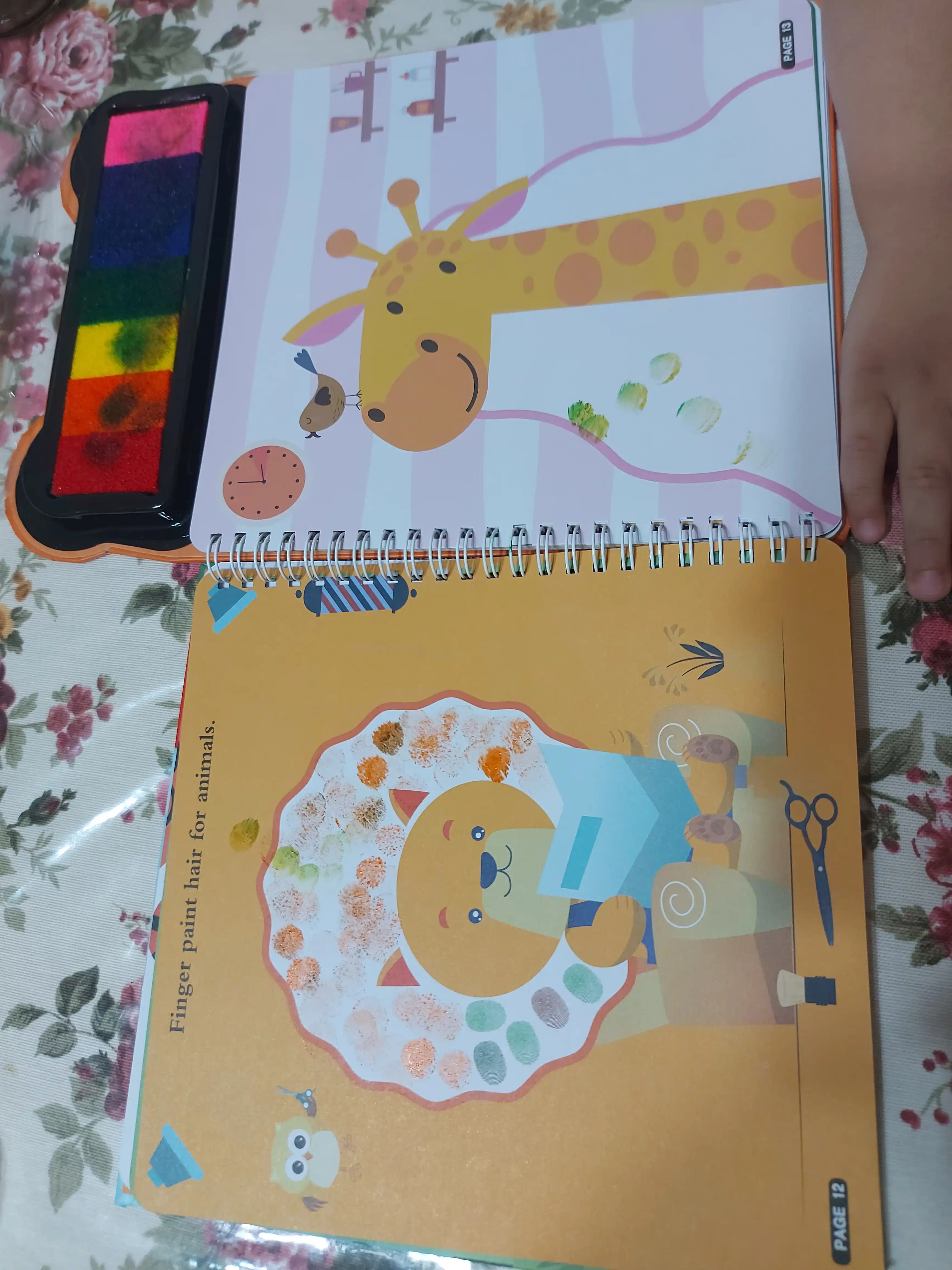 Barmoqlar yordamida bo'yaladigan kitobcha