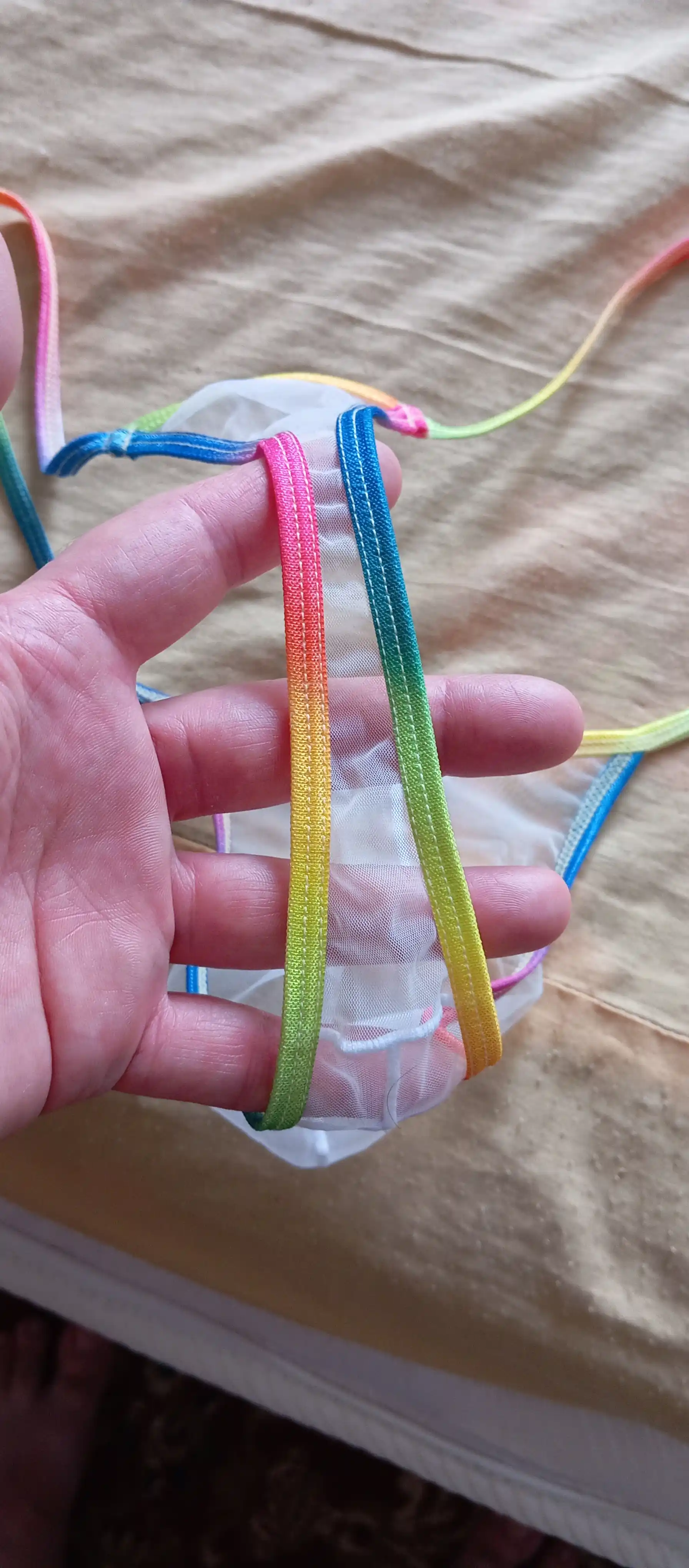 Erkaklar stringasi, shaffof