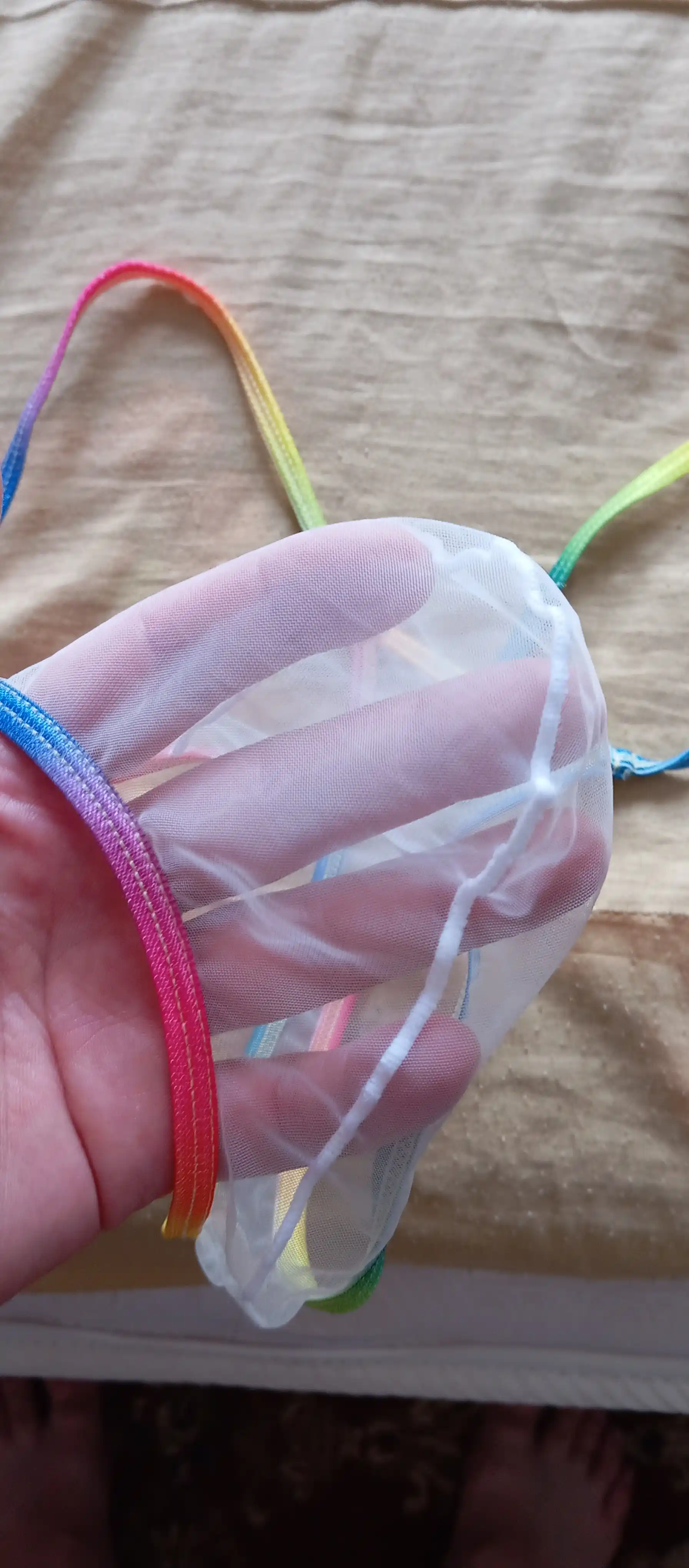 Erkaklar stringasi, shaffof